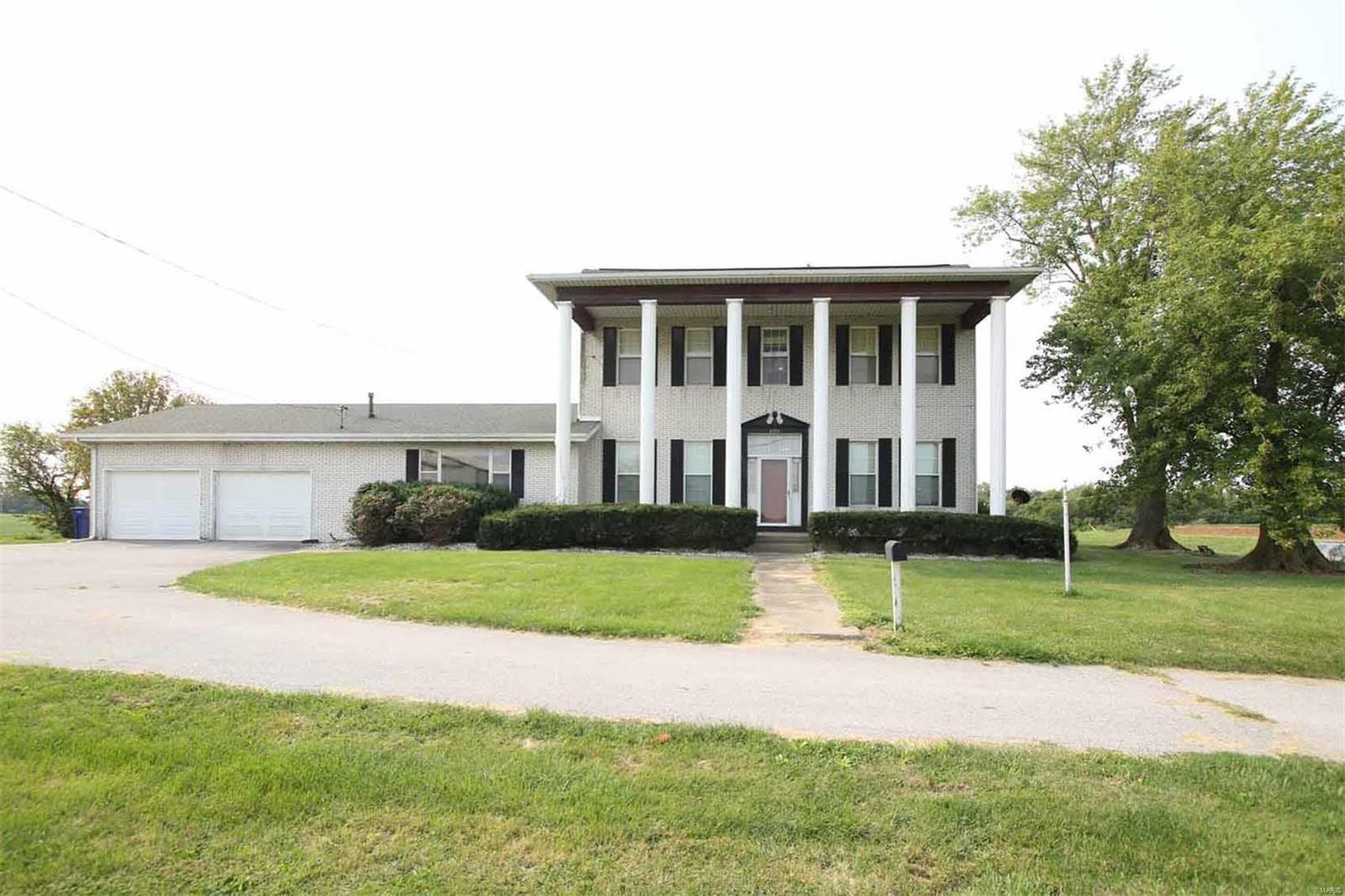 3 Bedroom, 3,244 sq. feet 4204 Frank Scott Parkway Belleville, IL