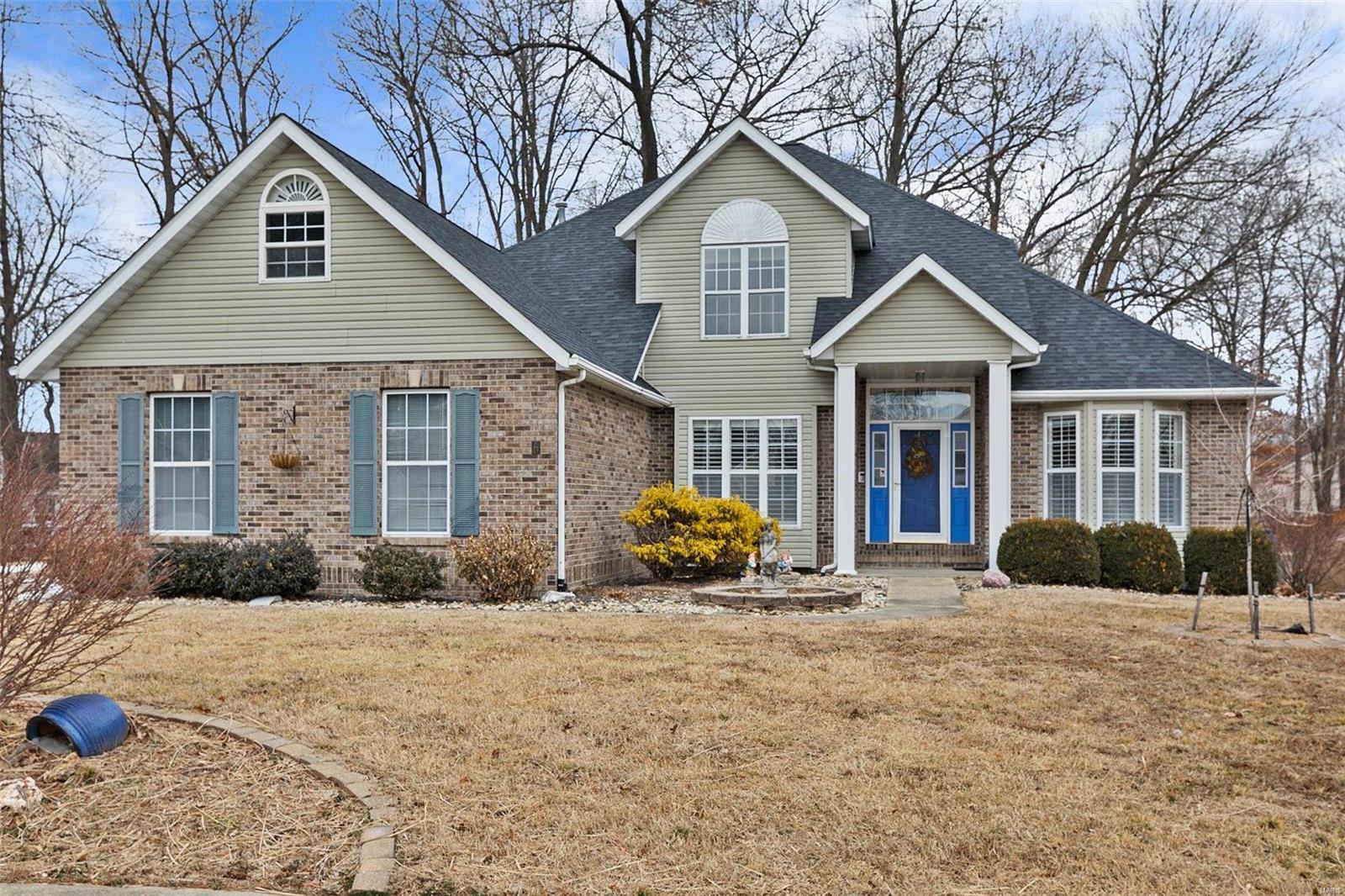 4 Bedroom, 3,554 sq. feet 4 Shadesrest Court Troy, IL