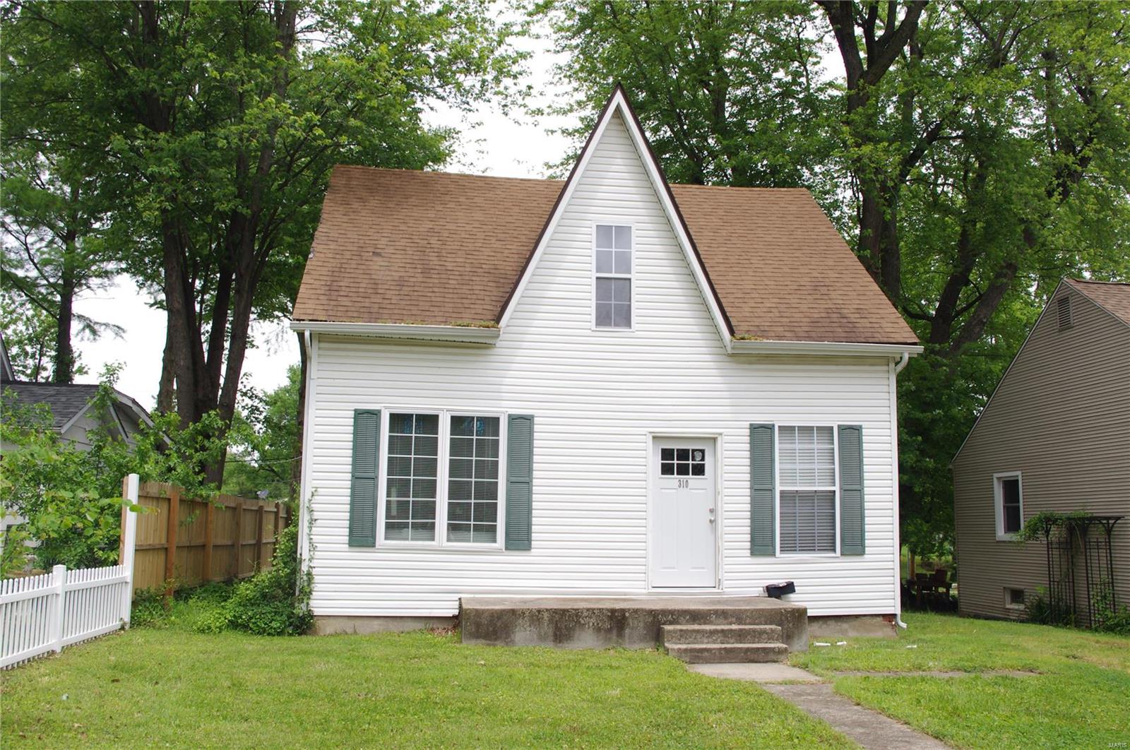 3 Bedroom, 1,120 sq. feet 310 Jefferson Street O'Fallon, IL