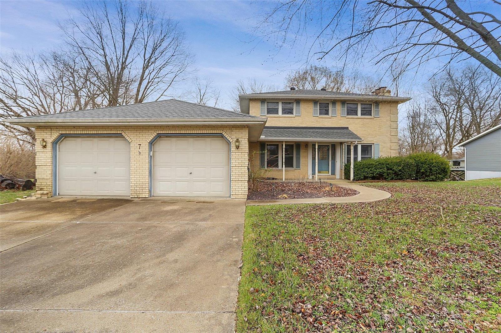 4 Bedroom, 2,464 sq. feet 7 Suncrest Drive Collinsville, IL