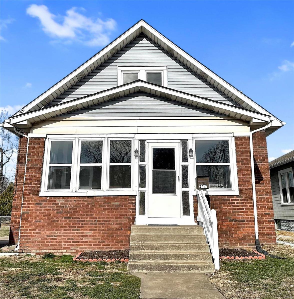 3 Bedroom, 2,295 sq. feet 2717 Madison Avenue Granite City, IL