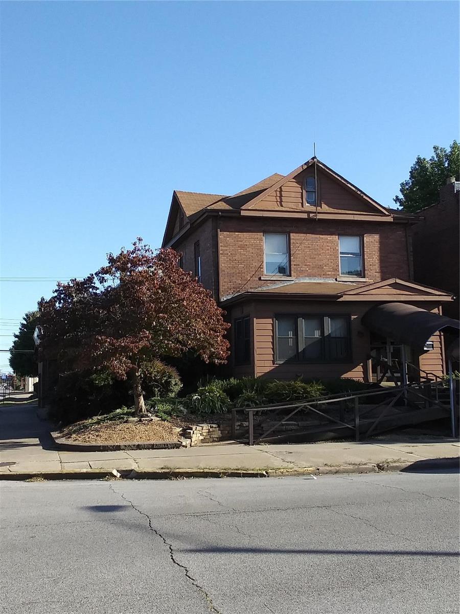 4 Bedroom, 7,304 sq. feet 2060 Cleveland Boulevard Granite City, IL