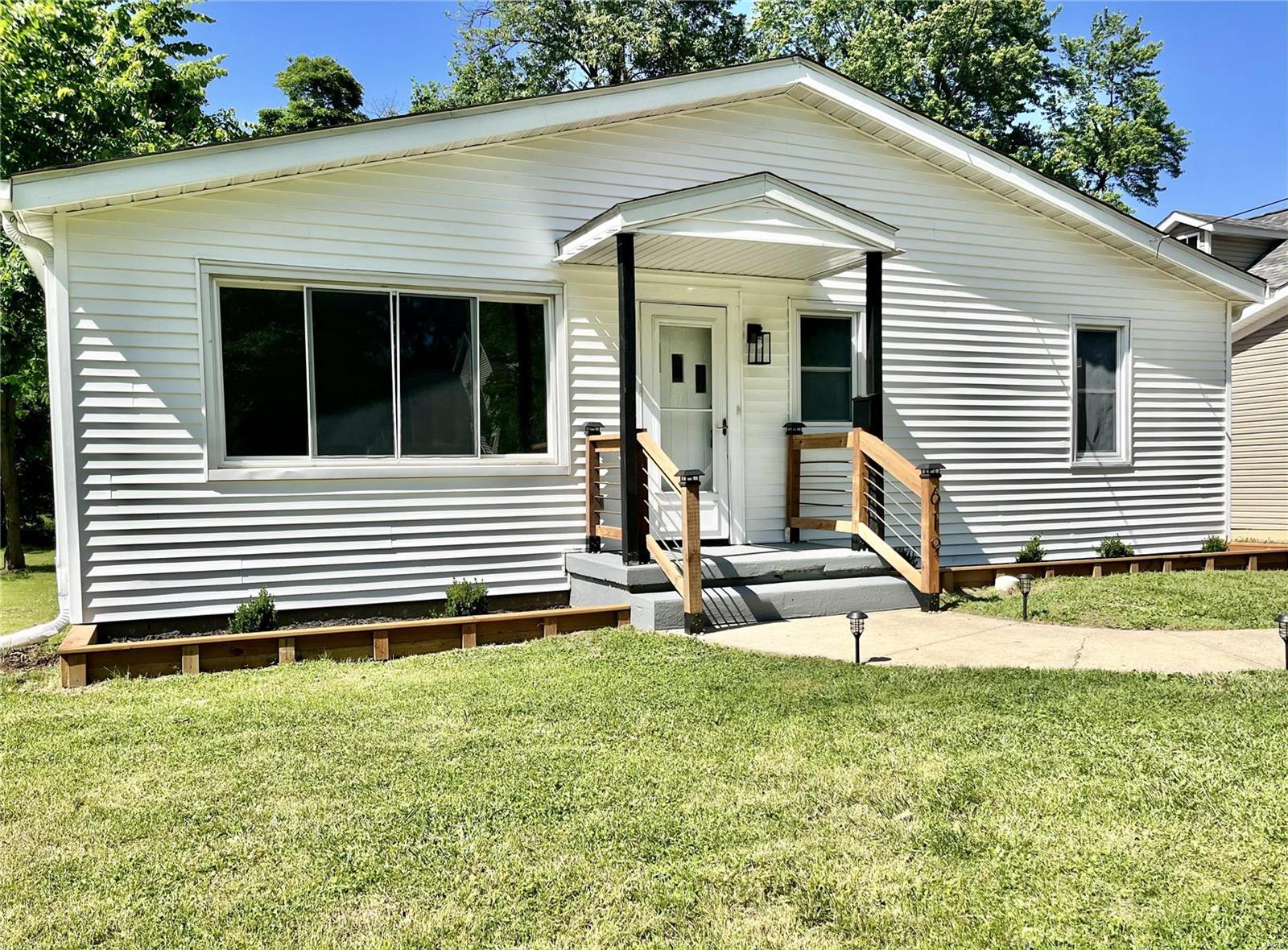 3 Bedroom,  619 thomas st  Edwardsville, IL