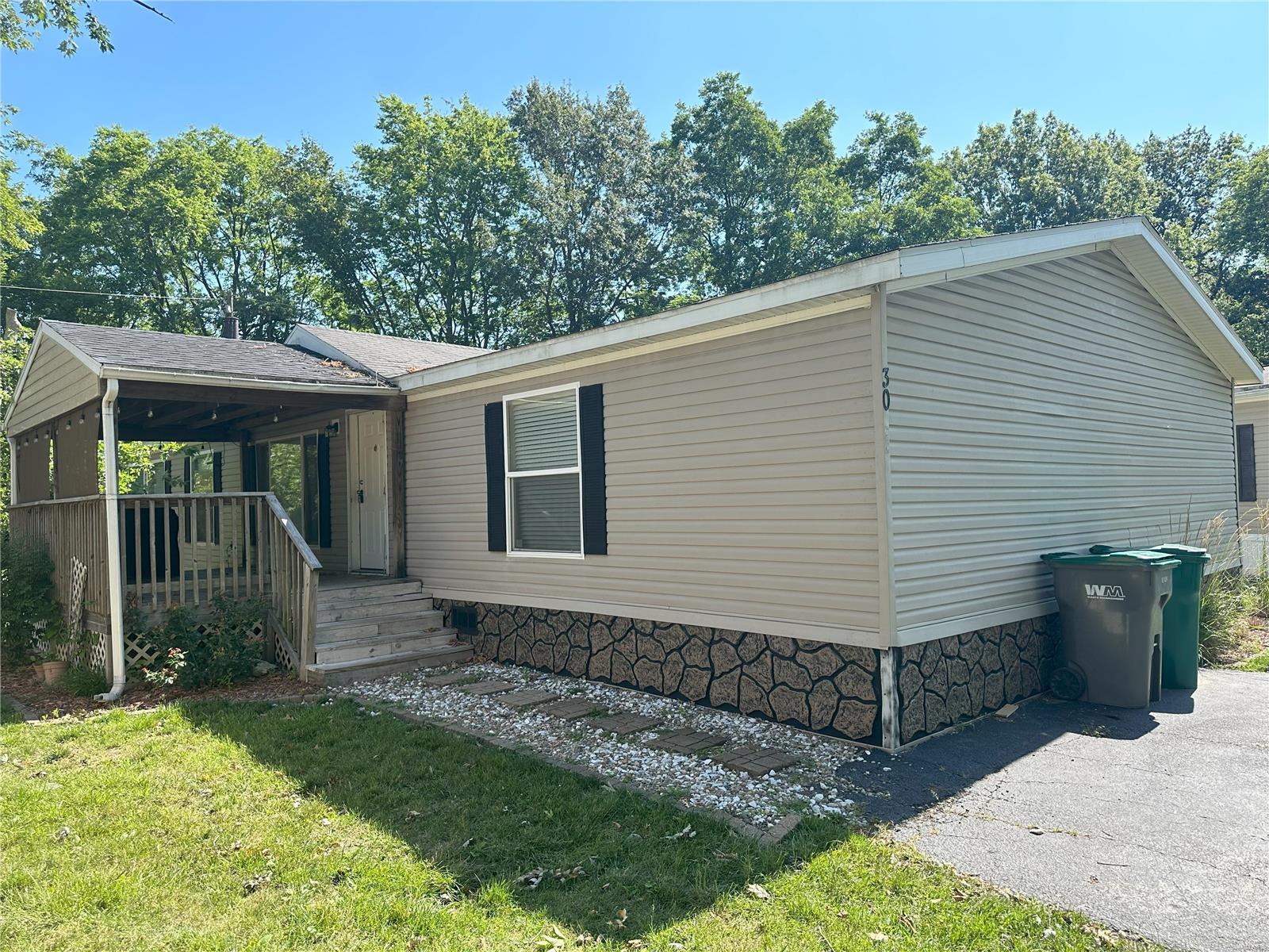 3 Bedroom, 1,280 sq. feet 30 Deerfield Court Freeburg, IL