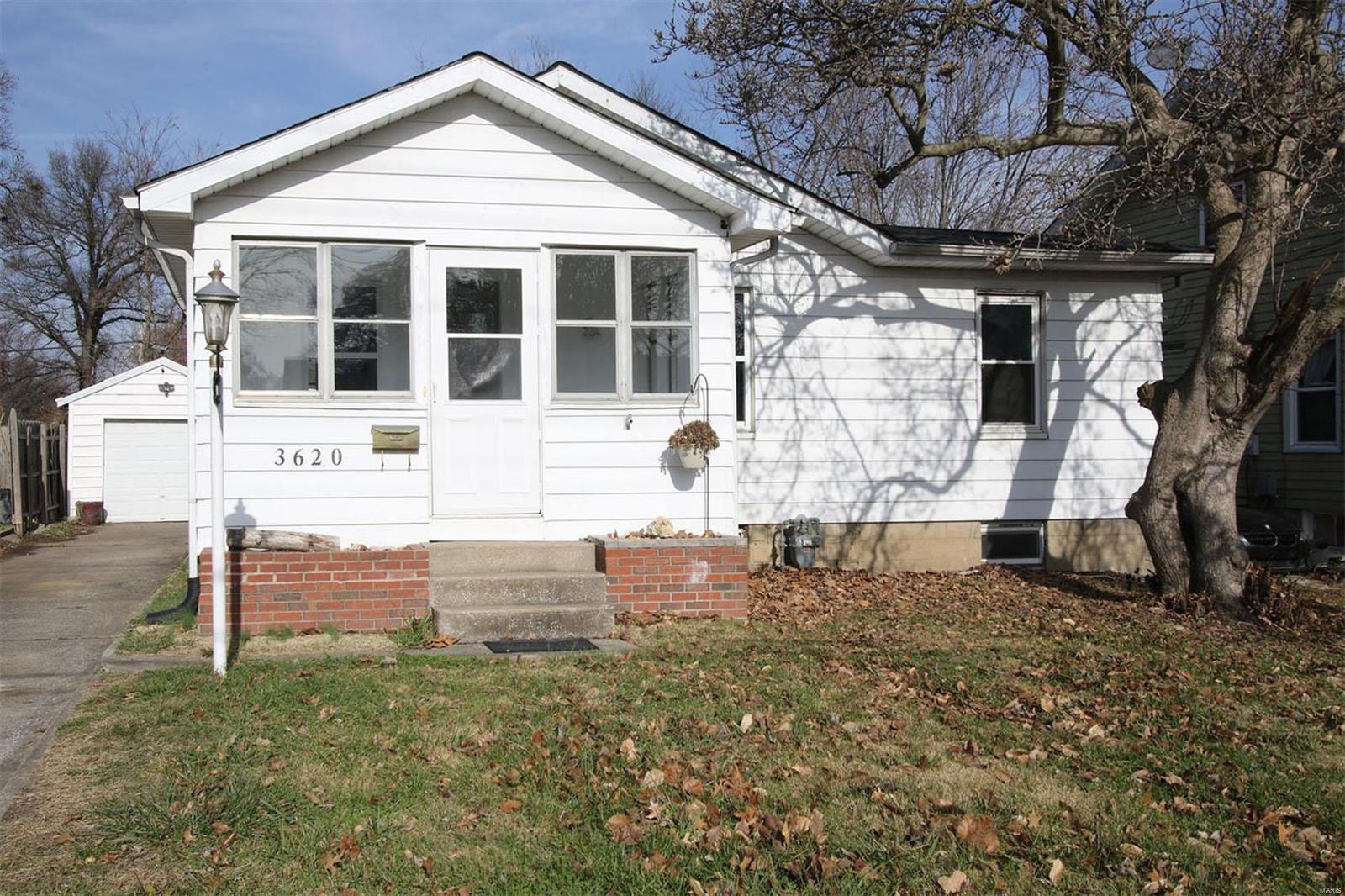 3 Bedroom, 1,028 sq. feet 3620 Aberdeen Avenue Alton, IL