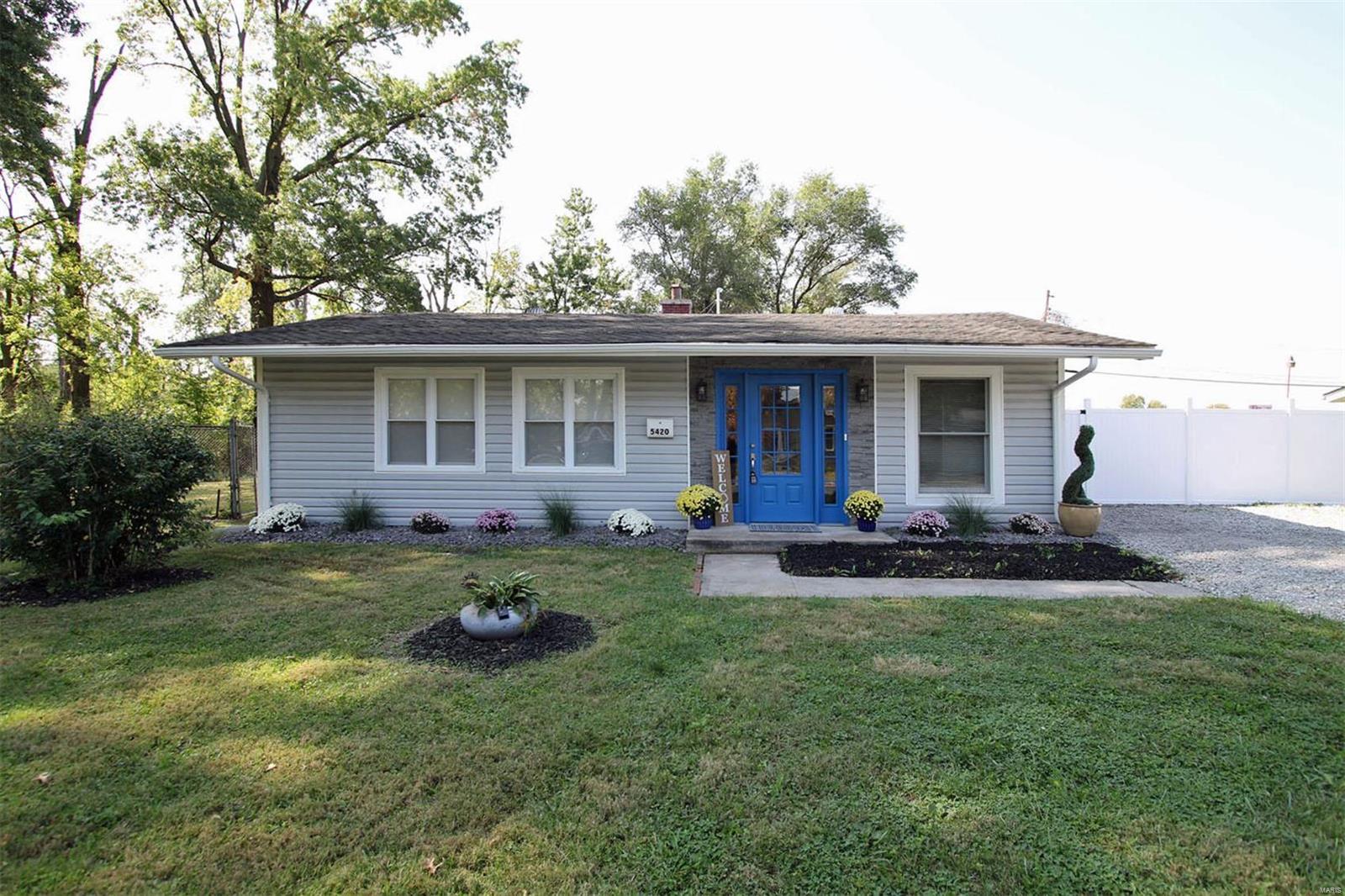 3 Bedroom, 1,117 sq. feet 5420 Sterling Avenue Centerville, IL