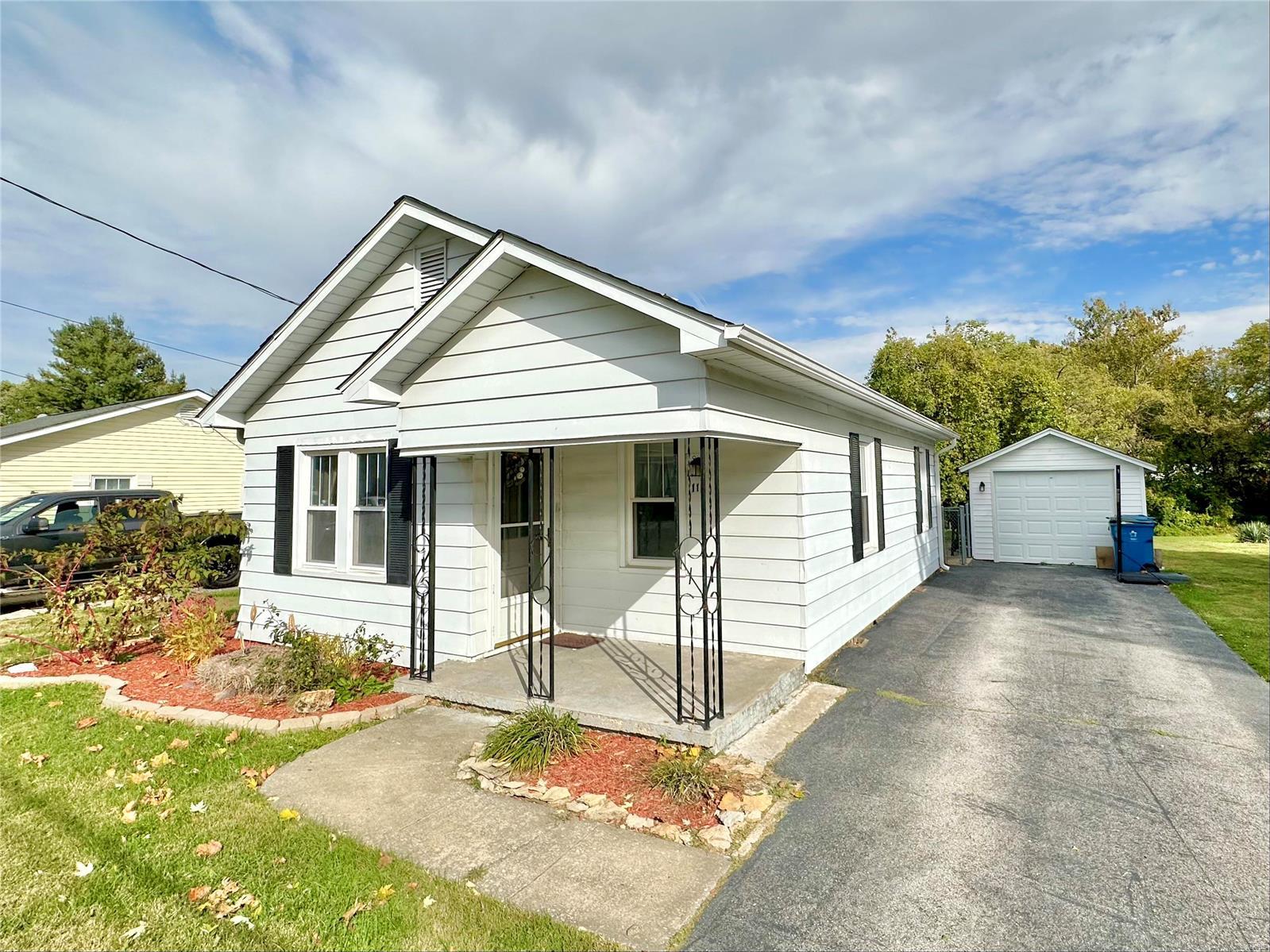 3 Bedroom, 1,100 sq. feet 115 Ashbrook Street Bethalto, IL