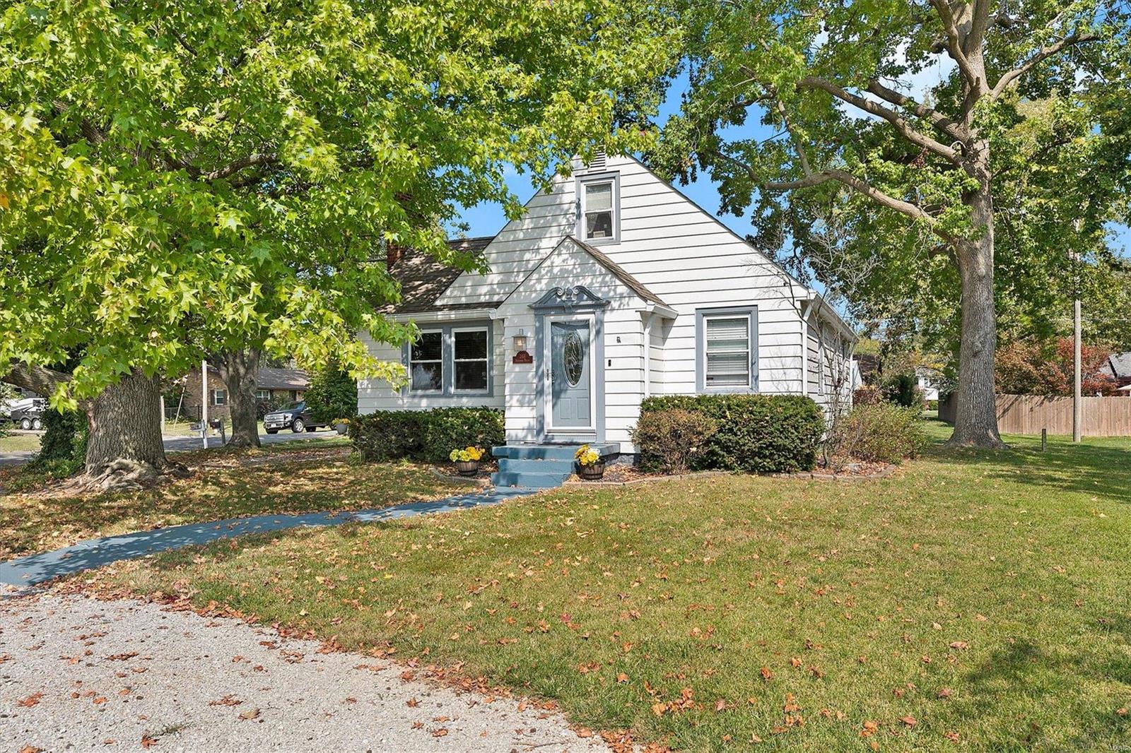 3 Bedroom, 2,087 sq. feet 201 Urbanna Drive Freeburg, IL