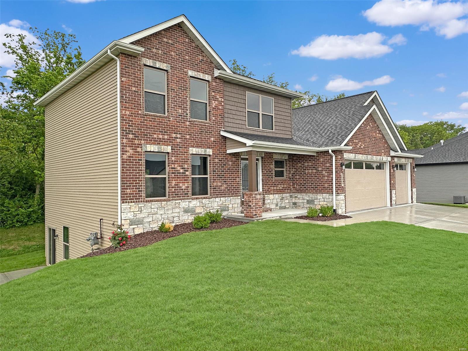 4 Bedroom, 2,825 sq. feet 1252 Scuddler  Troy, IL