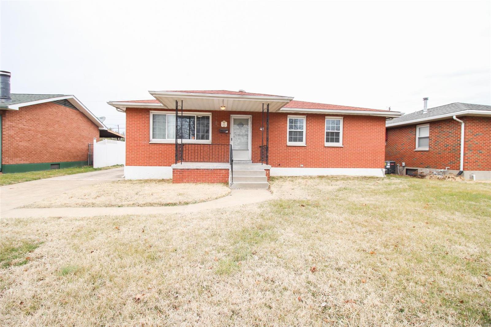 3 Bedroom, 1,120 sq. feet 1705 Elizabeth Street Madison, IL