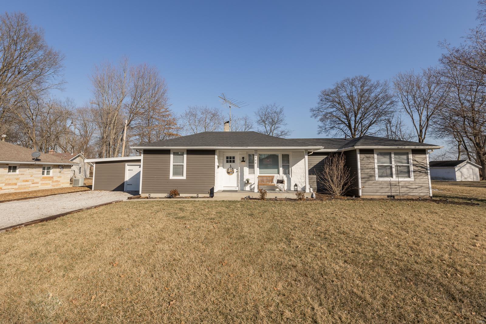 3 Bedroom, 1,272 sq. feet 404 August Street Mascoutah, IL