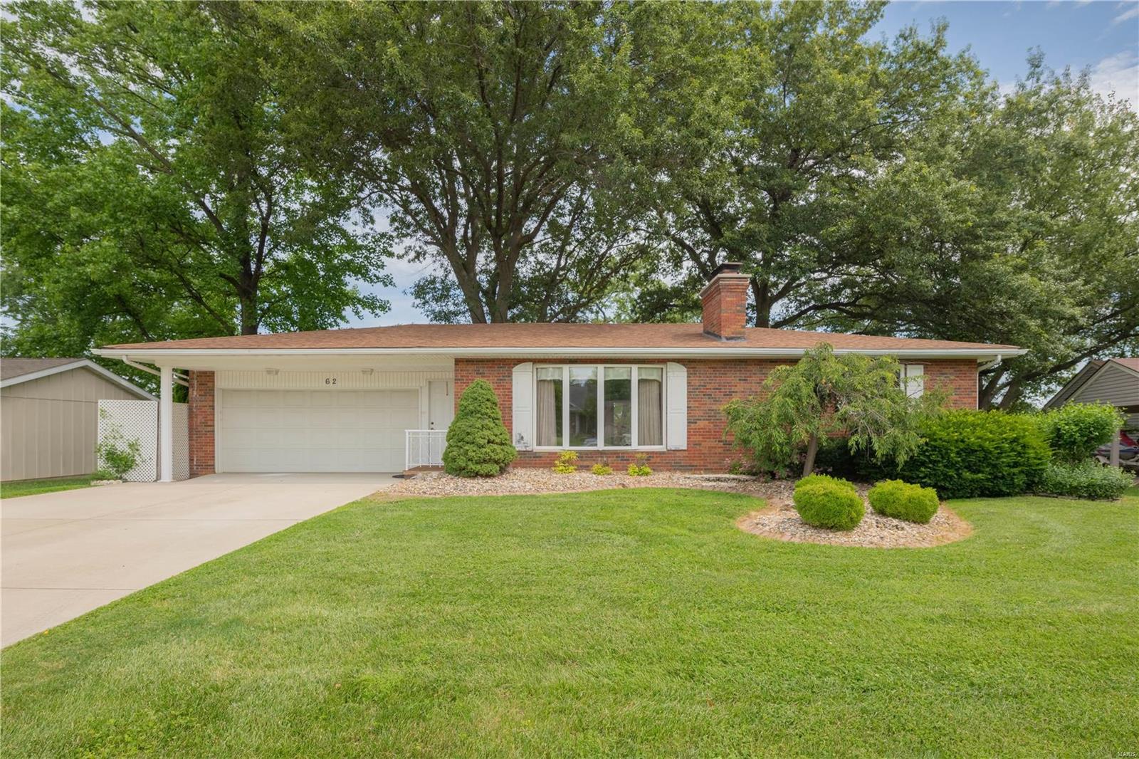 3 Bedroom, 1,764 sq. feet 62 Boxwood Court Edwardsville, IL