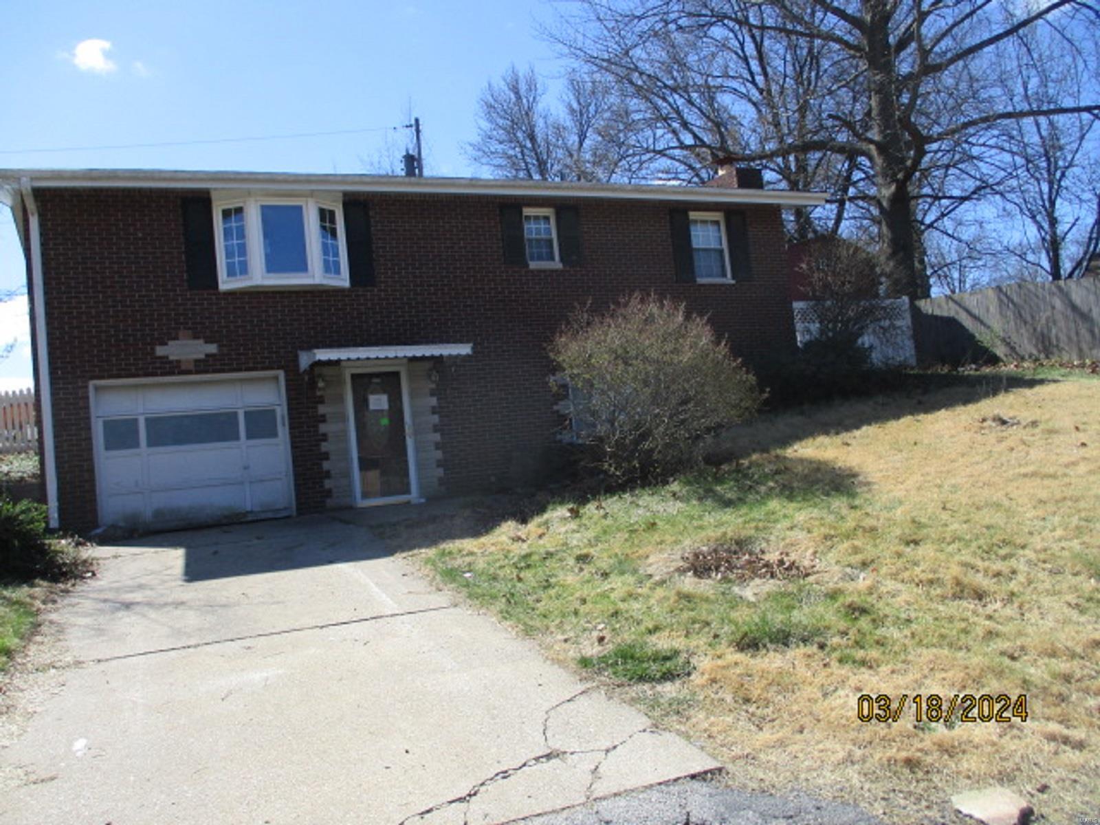 3 Bedroom, 1,428 sq. feet 1001 RHONDELL Lane East Alton, IL