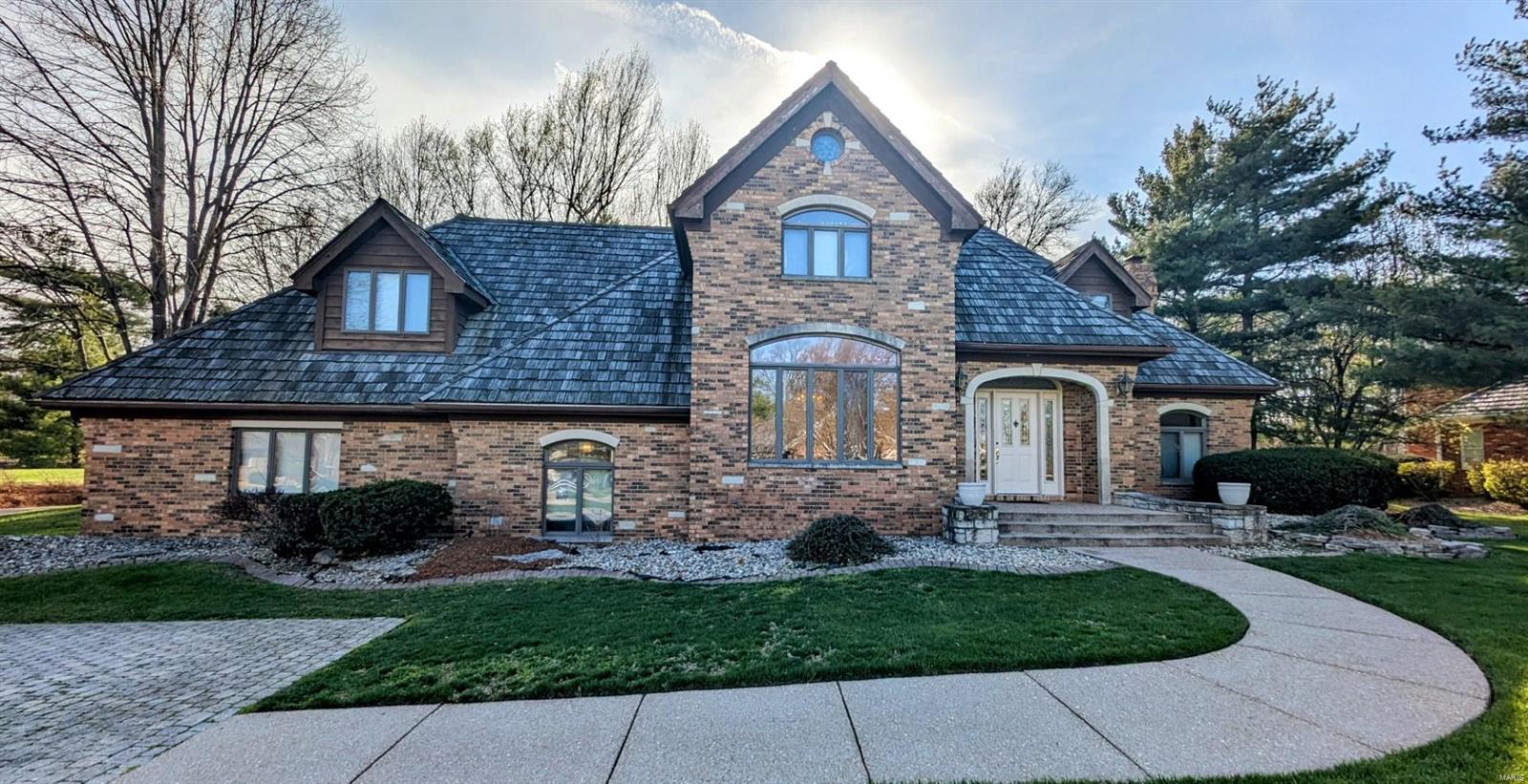 4 Bedroom, 4,564 sq. feet 1 Northbridge Lane Edwardsville, IL