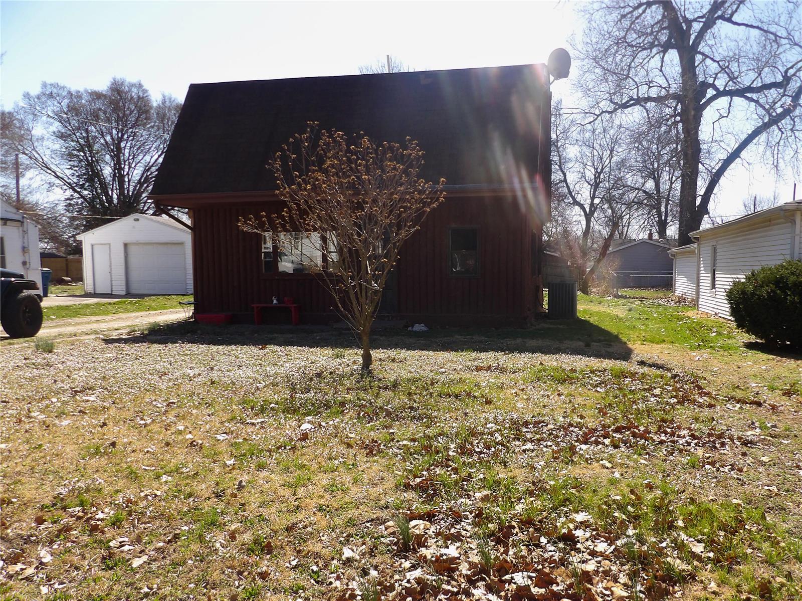 3 Bedroom,  828 Hawthorne Avenue Wood River, IL