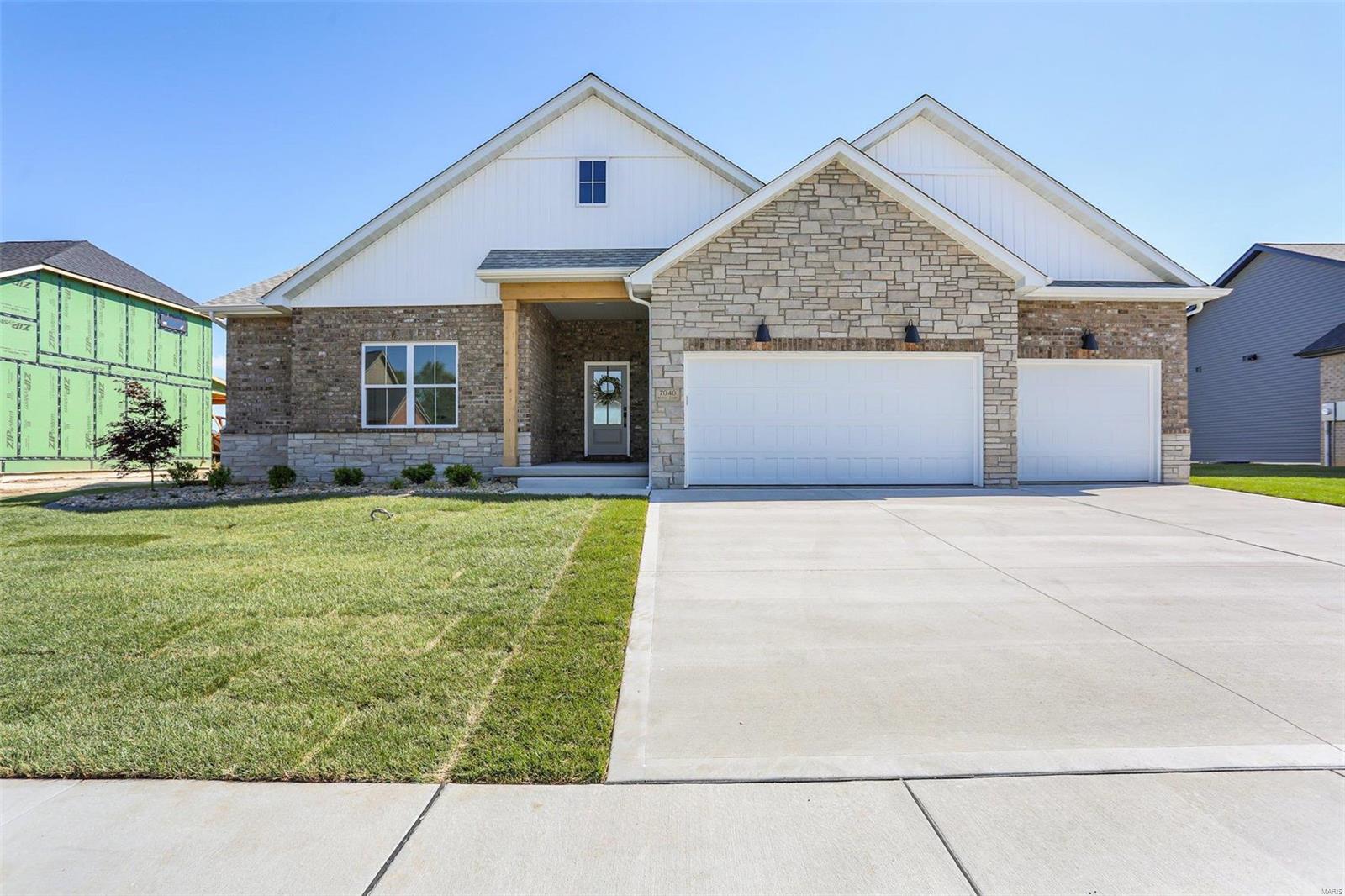 4 Bedroom, 3,061 sq. feet 7040 Alston Court Edwardsville, IL