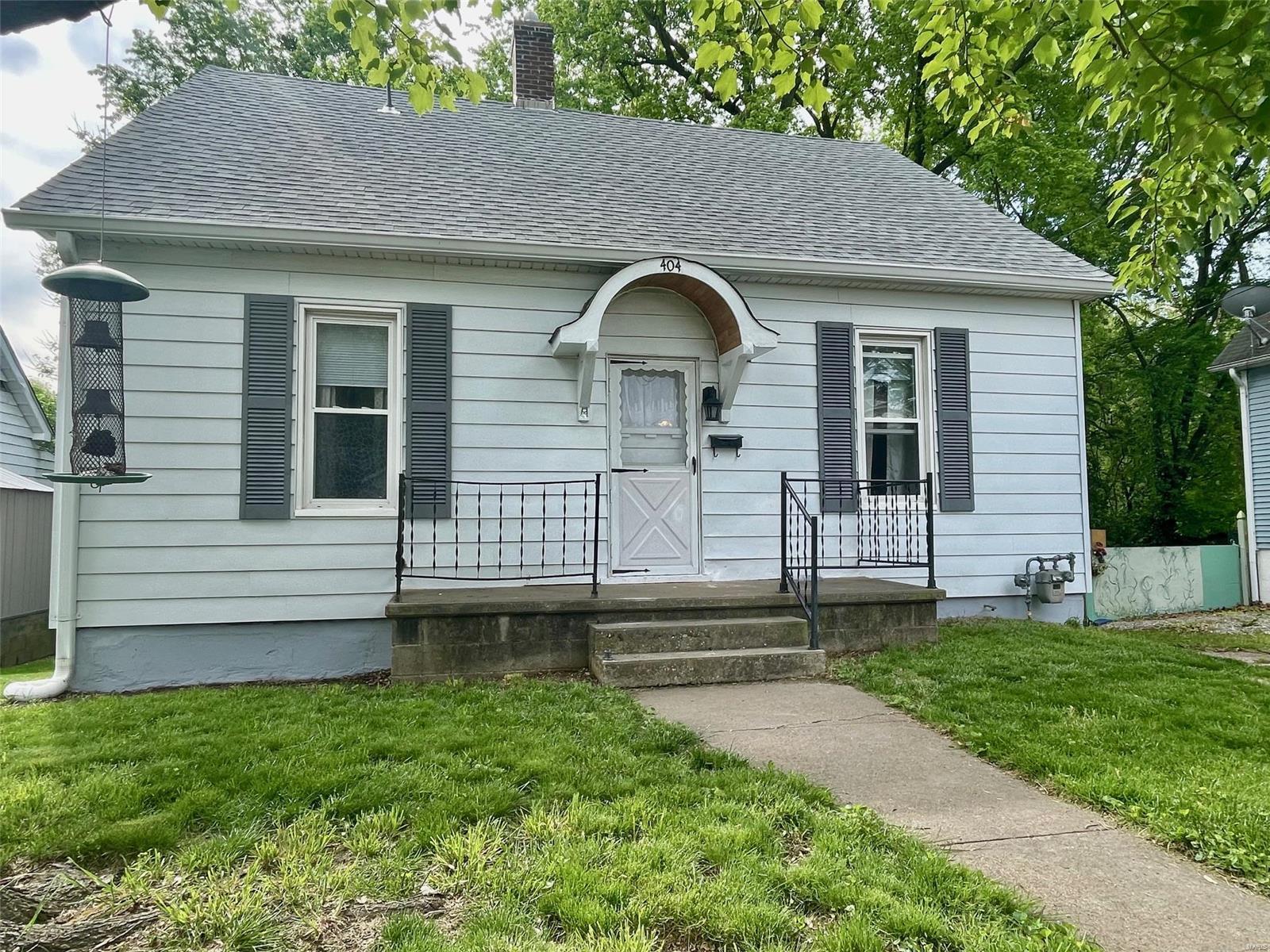 3 Bedroom, 1,100 sq. feet 404 Wickliffe Avenue Collinsville, IL