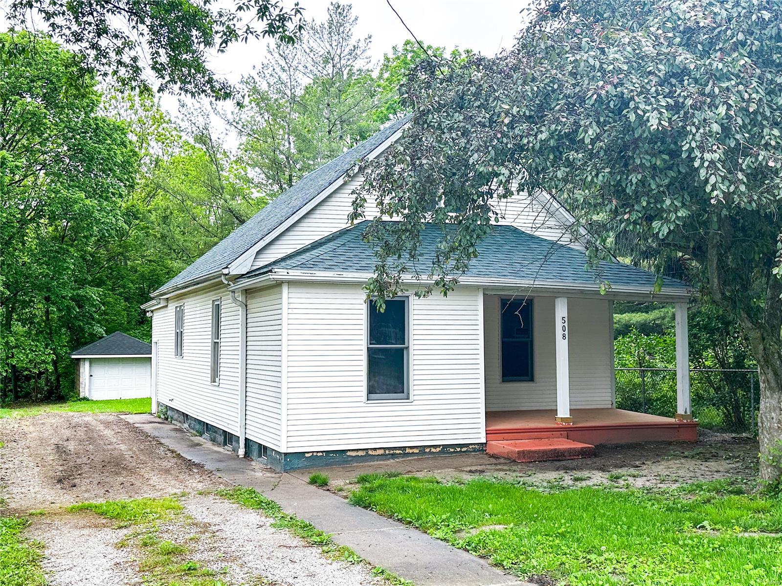 3 Bedroom, 1,288 sq. feet 508 Hillsboro Street Taylor Springs, IL