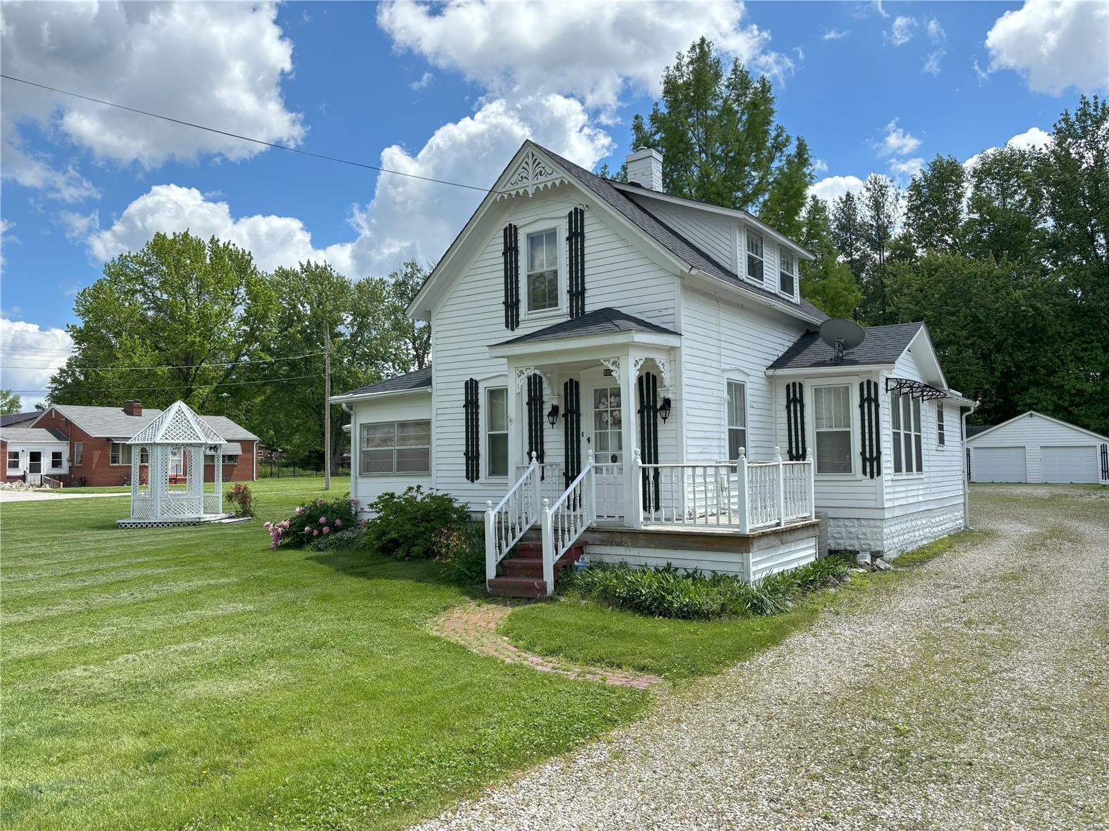 3 Bedroom, 1,332 sq. feet 505 Grace Street Godfrey, IL