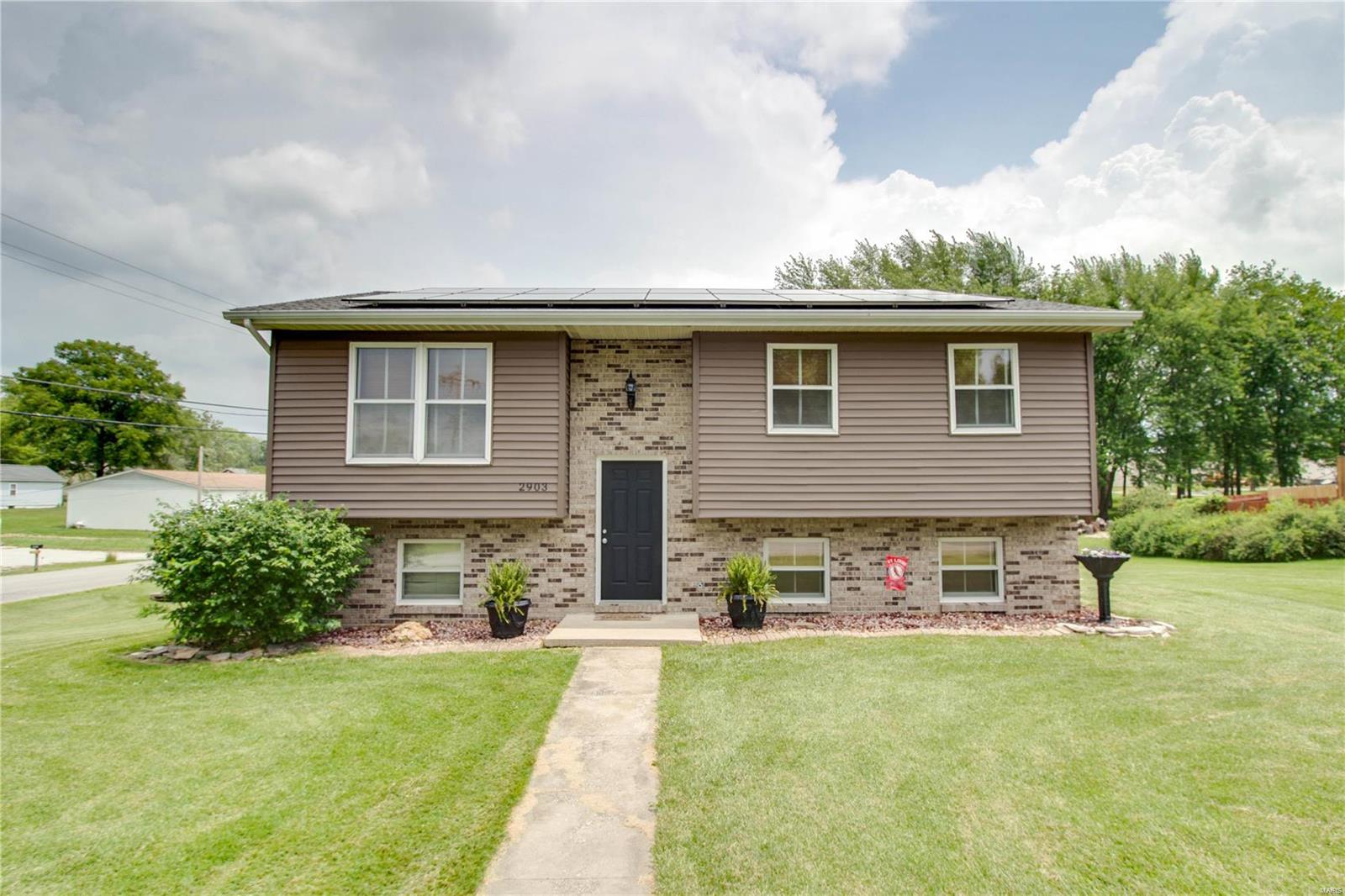 3 Bedroom, 1,728 sq. feet 2903 3rd Street Alton, IL