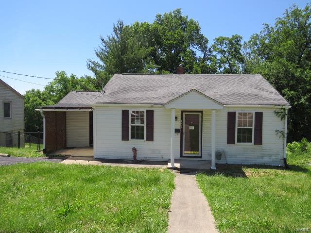 3 Bedroom, 955 sq. feet 209 Cardot Street East Alton, IL