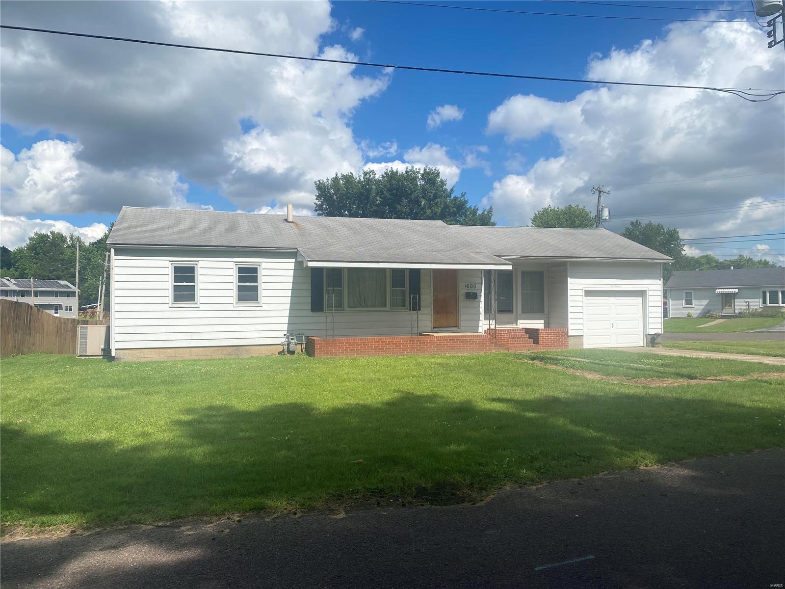 3 Bedroom, 1,334 sq. feet 600 Ohio Street East Alton, IL