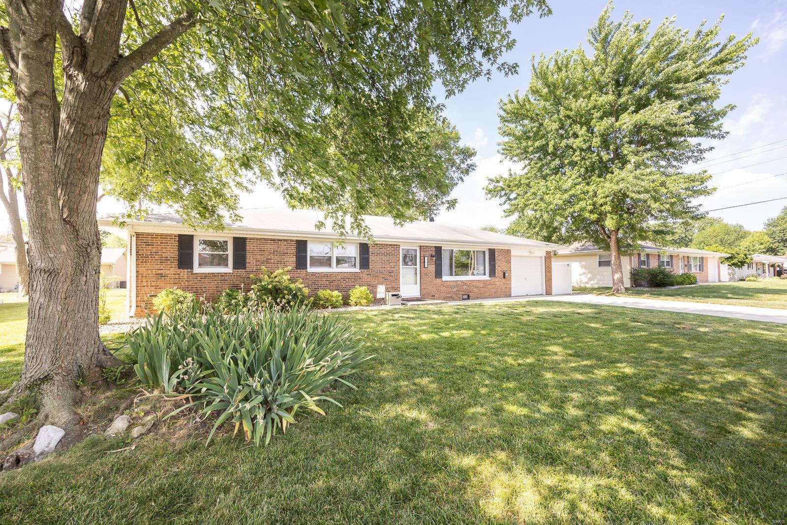 3 Bedroom, 1,668 sq. feet 300 Impala Drive Mascoutah, IL