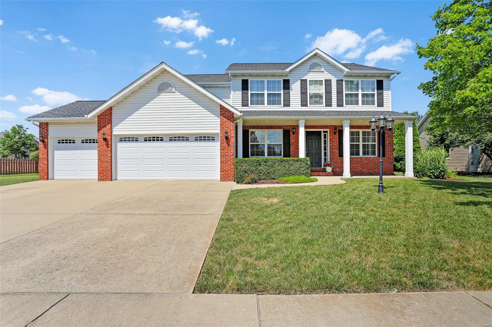 4 Bedroom, 2,712 sq. feet 3426 Manassas Drive Edwardsville, IL