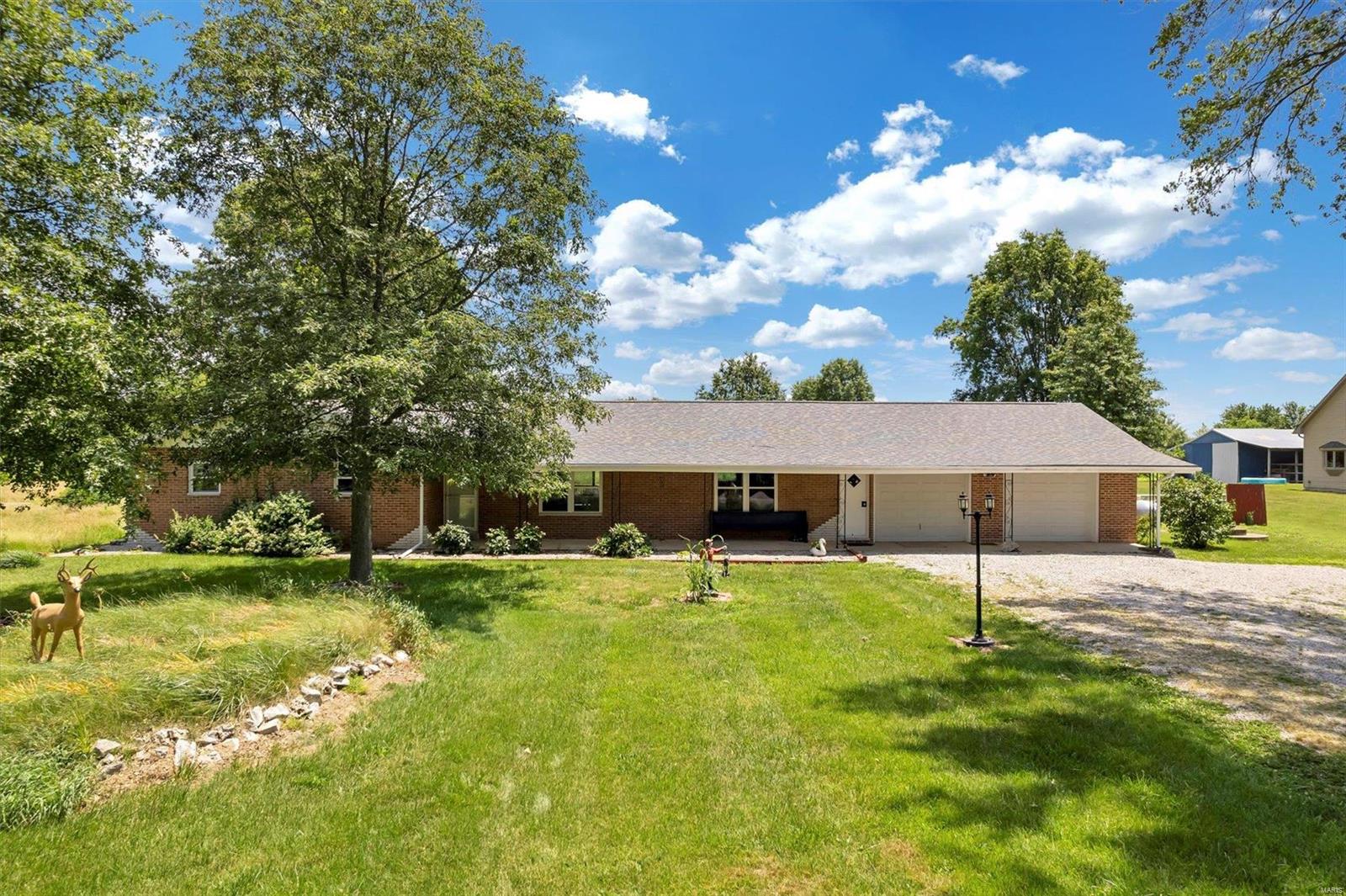 3 Bedroom, 2,511 sq. feet 8724 Heinz Road New Douglas, IL