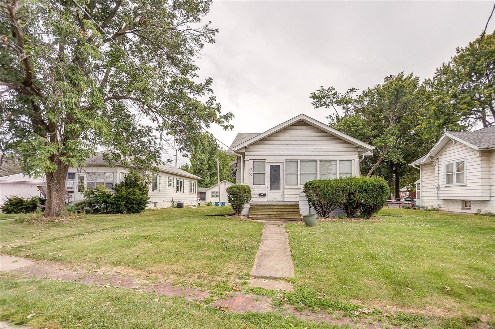 3 Bedroom, 1,149 sq. feet 29 Elm Street Alton, IL