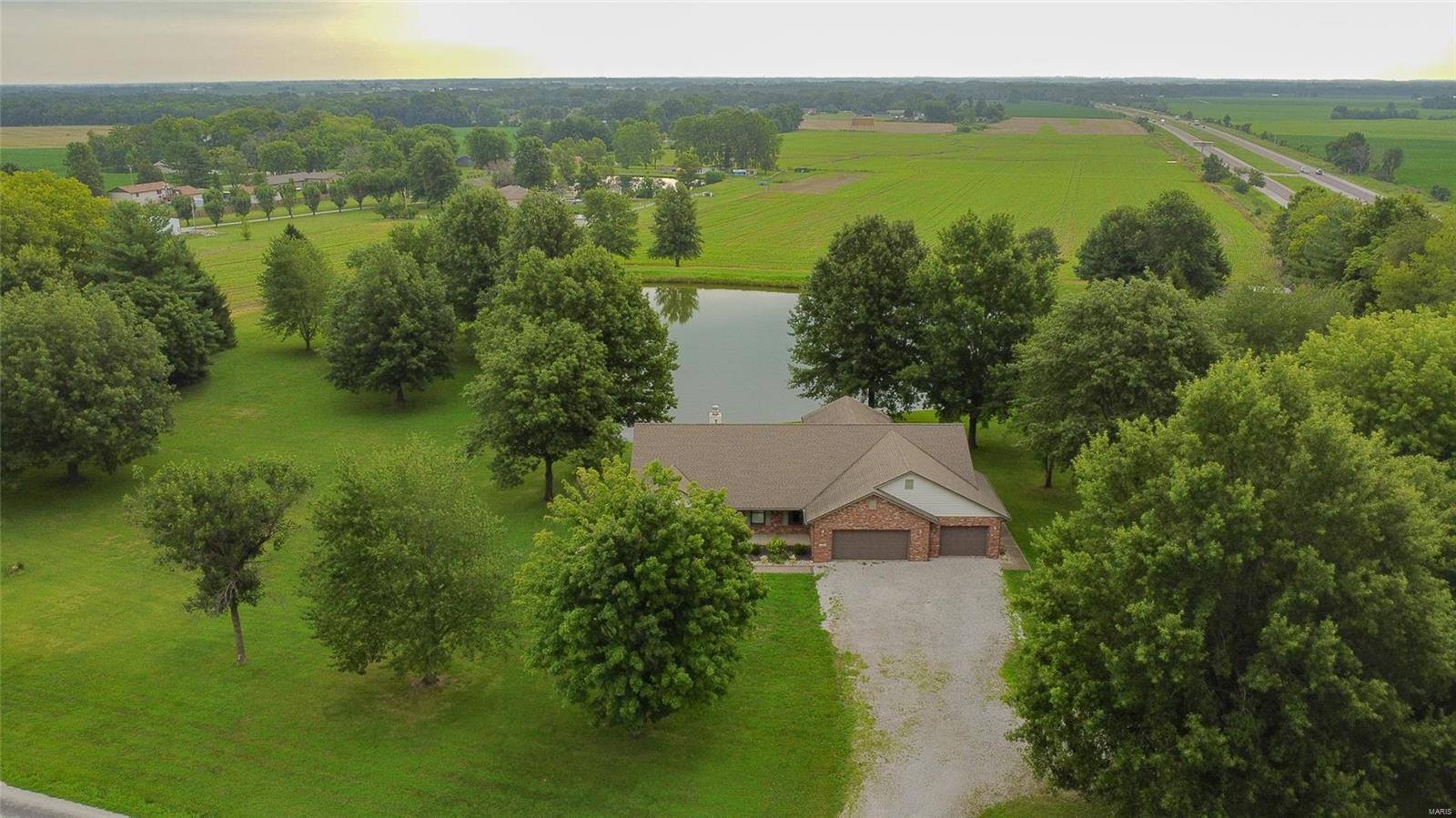 3 Bedroom, 4,432 sq. feet 2736 Staunton Road Troy, IL