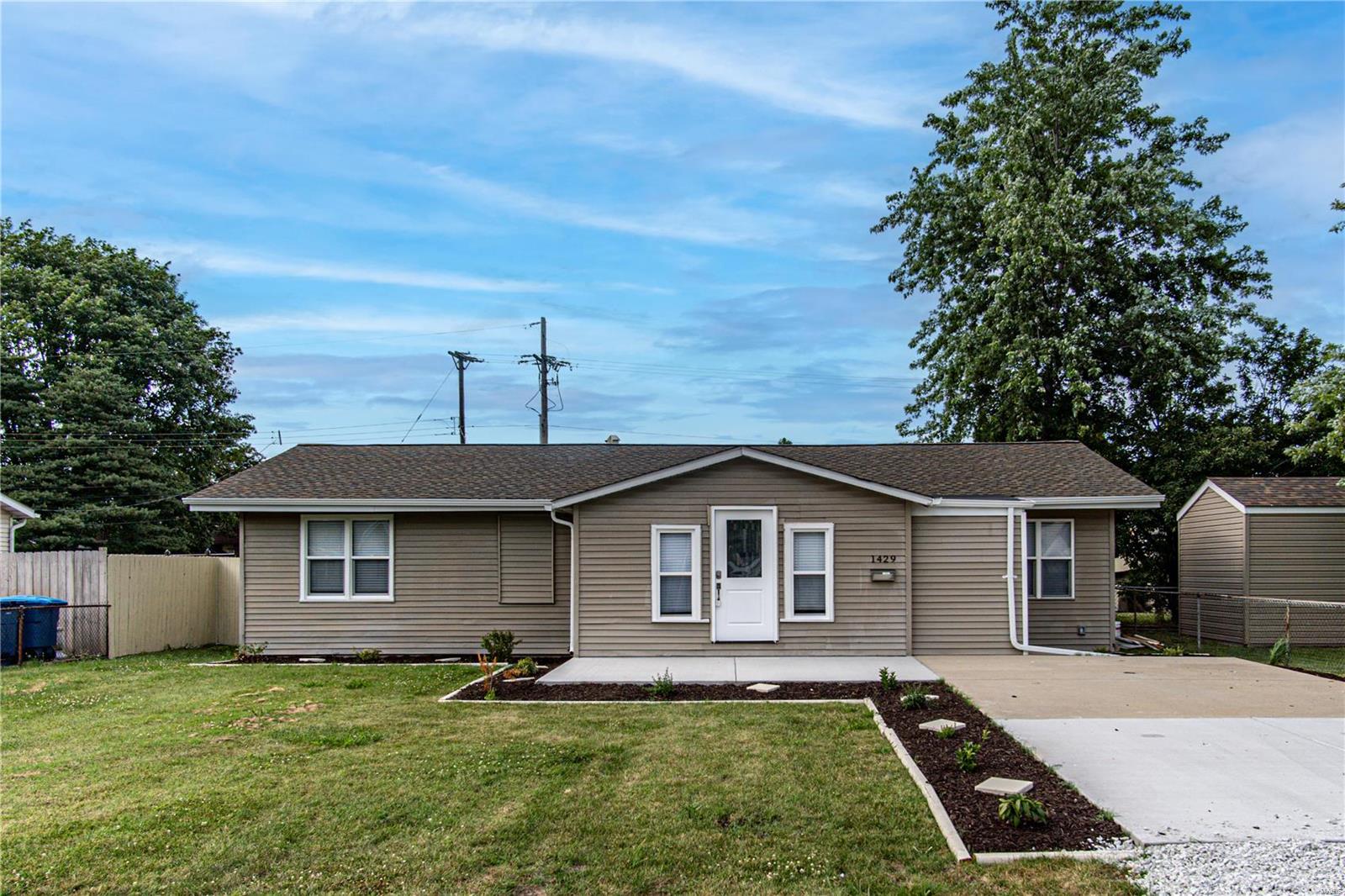 3 Bedroom, 1,224 sq. feet 1429 Norwood Drive Granite City, IL