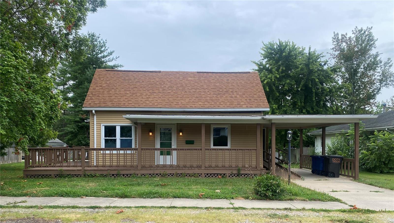 2 Bedroom, 1,126 sq. feet 734 McAdams Street Greenville, IL