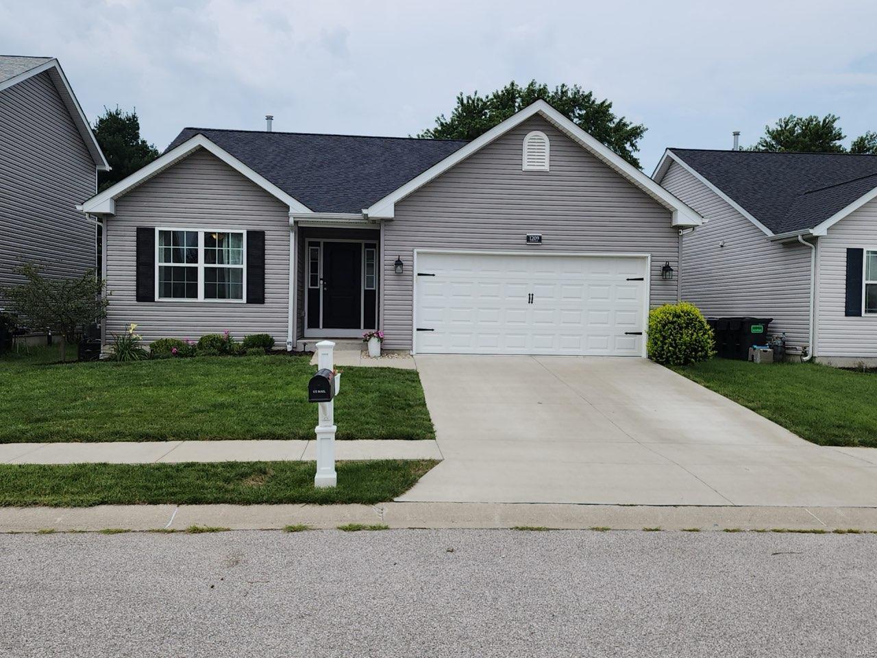 3 Bedroom, 2,393 sq. feet 1209 Lear Lane Mascoutah, IL