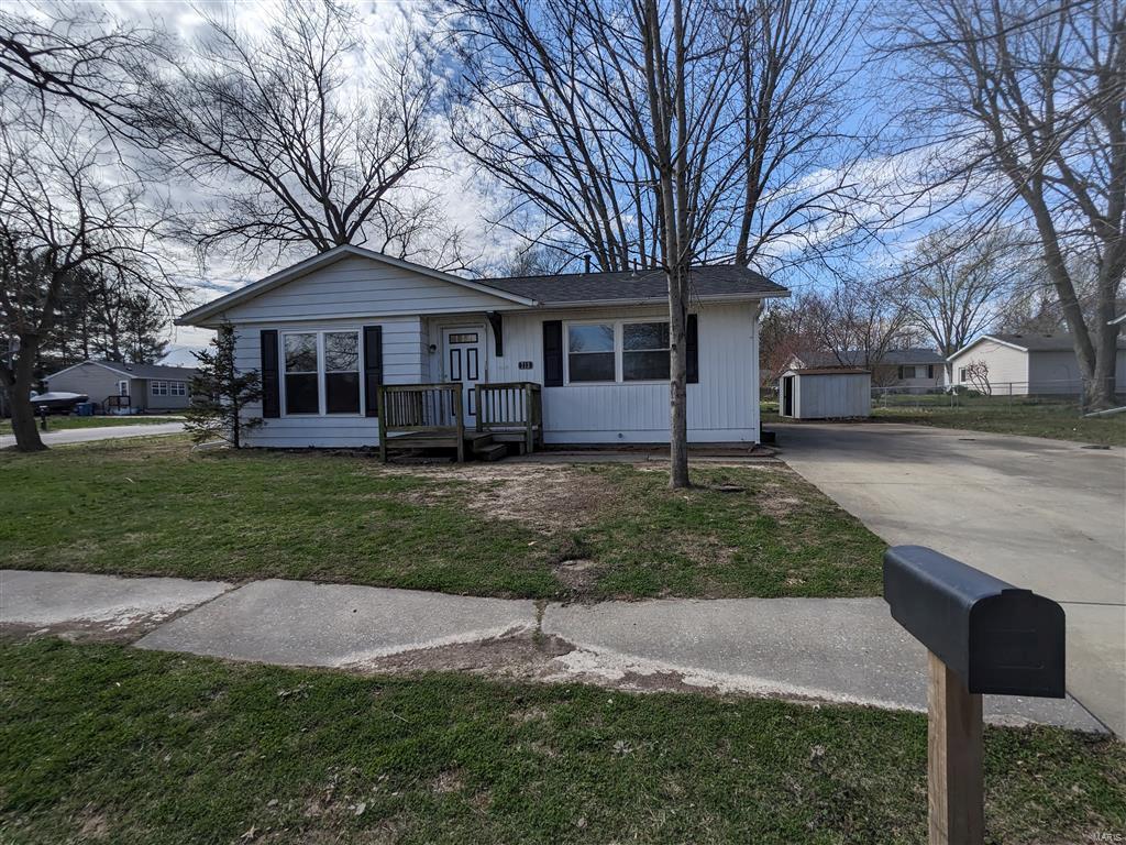 3 Bedroom, 1,087 sq. feet 713 Gawain Drive Troy, IL