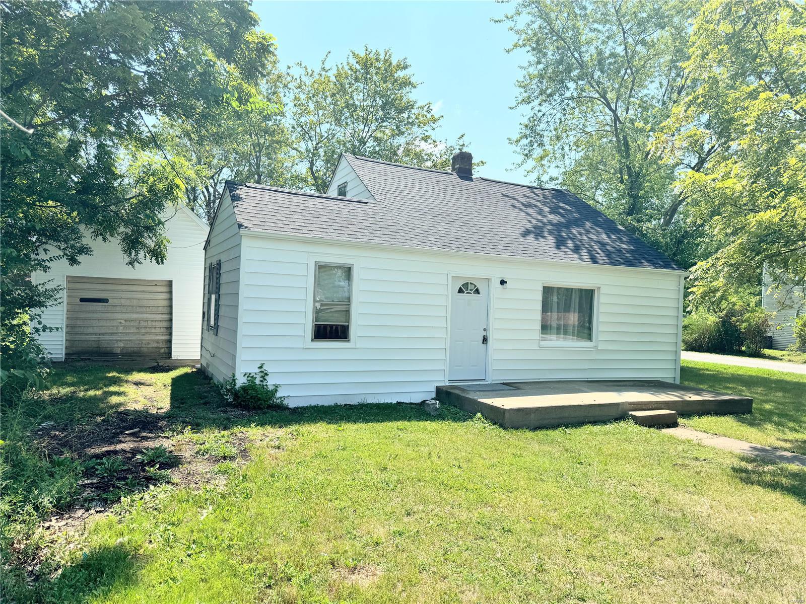 3 Bedroom, 992 sq. feet 4904 2nd Street Alton, IL