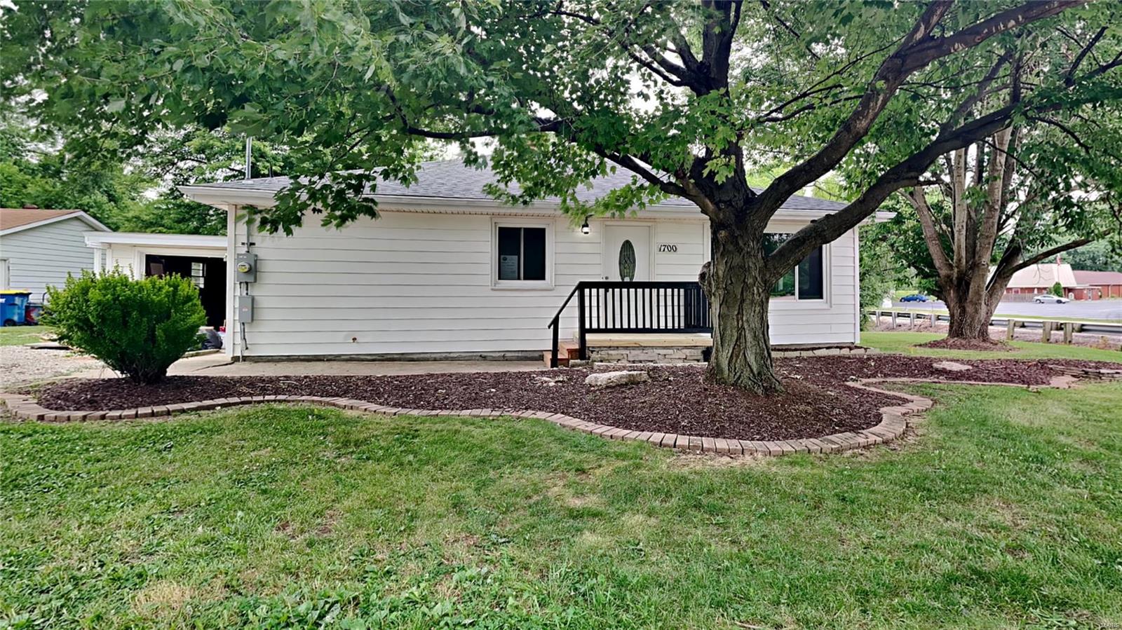 3 Bedroom, 1,140 sq. feet 1700 Anniversary Lane Edwardsville, IL