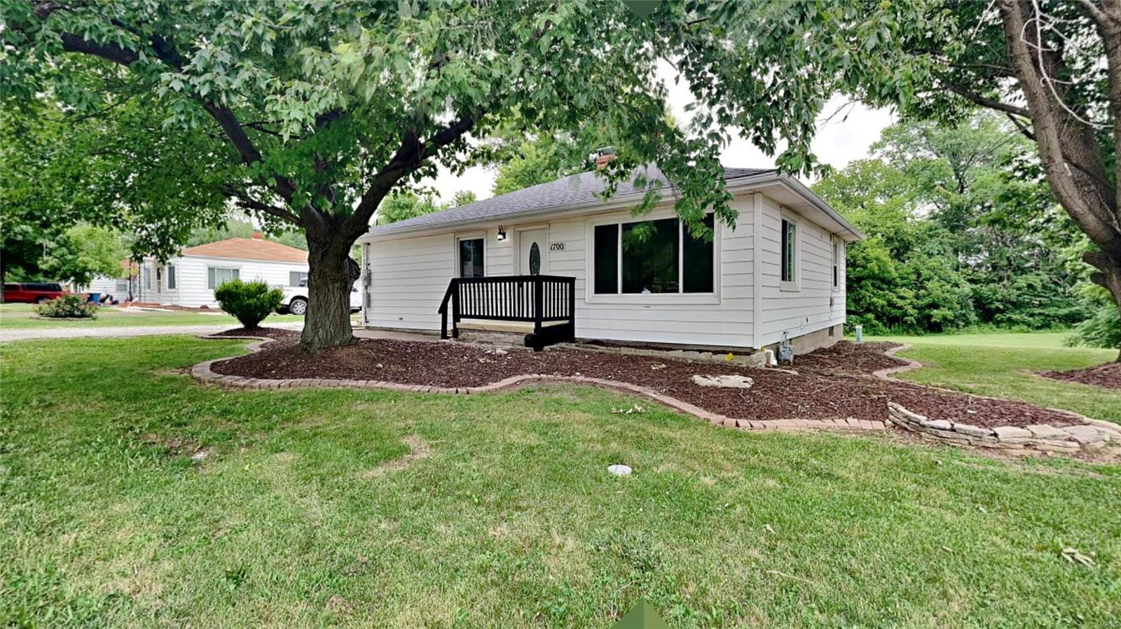 3 Bedroom, 1,140 sq. feet 1700 Anniversary Lane Edwardsville, IL