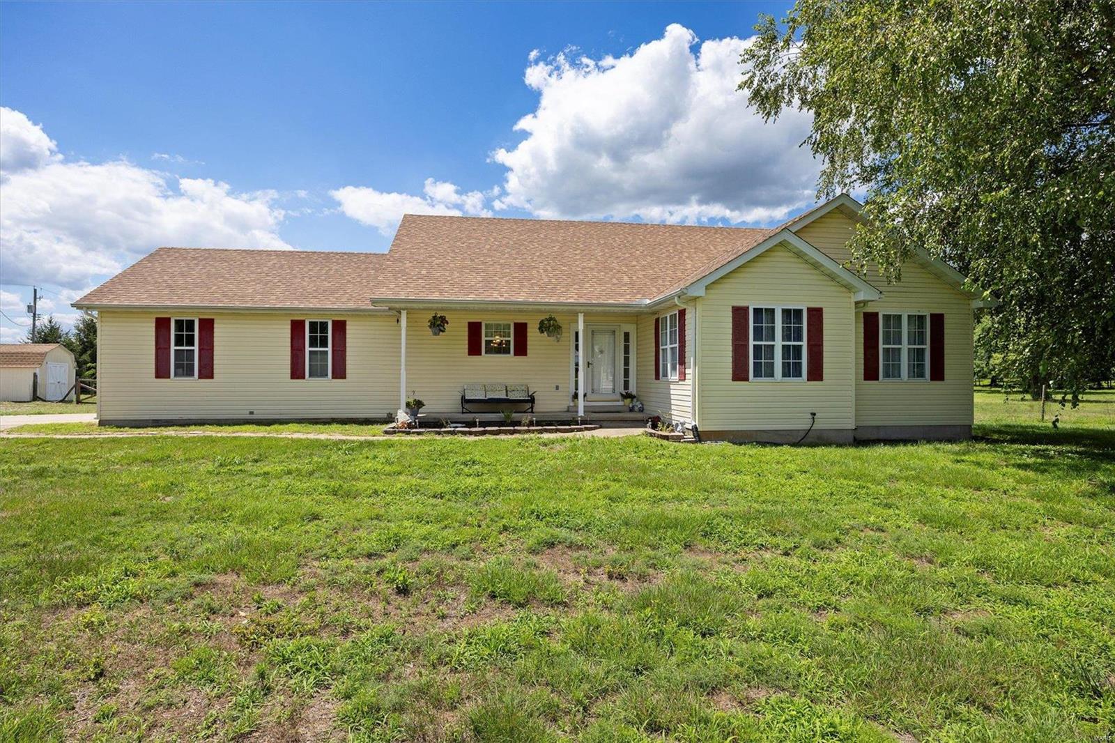 3 Bedroom, 2,638 sq. feet 3527 Sand Road Edwardsville, IL