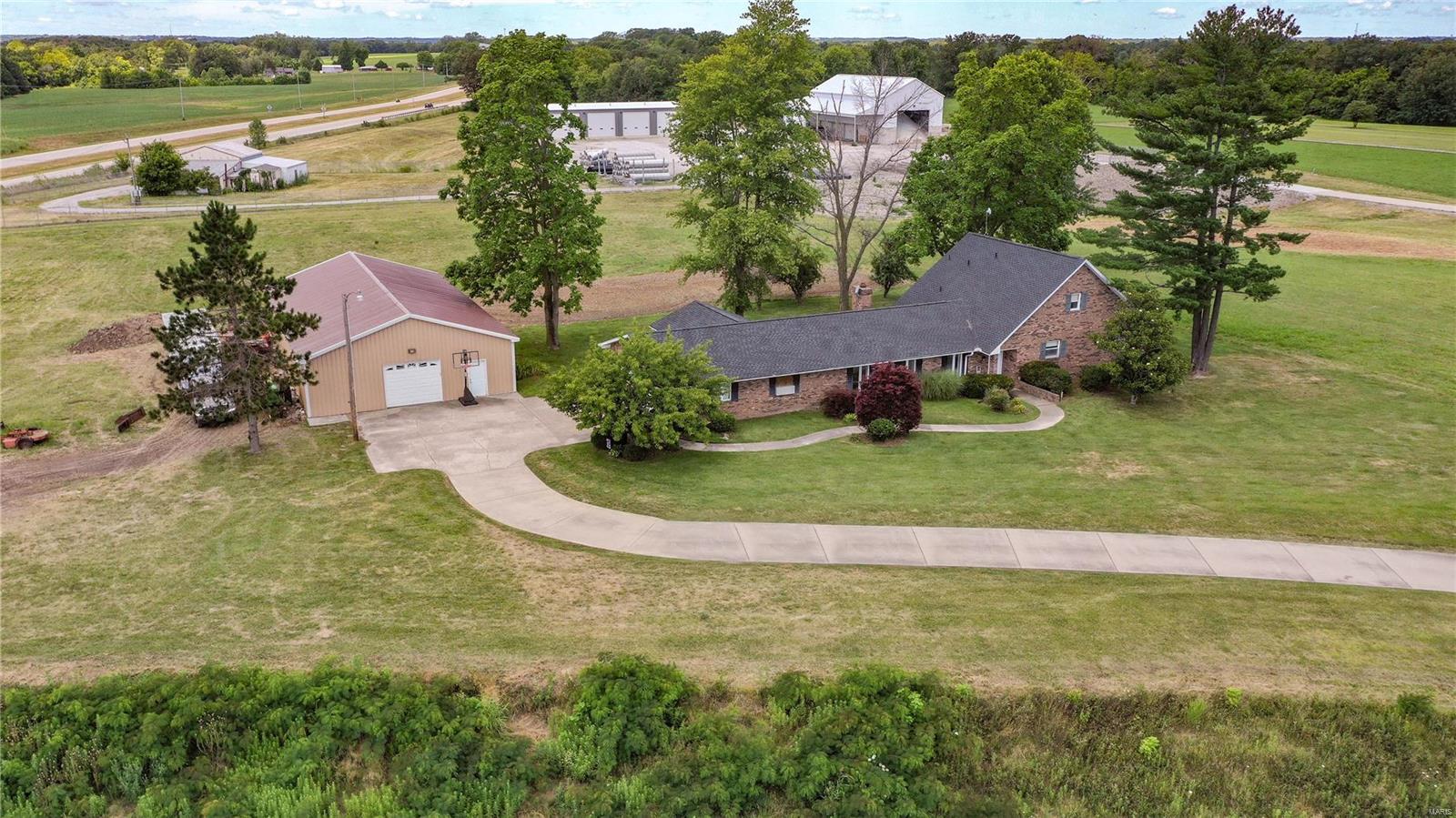 4 Bedroom, 2,400 sq. feet 8400 Lageman Road Godfrey, IL