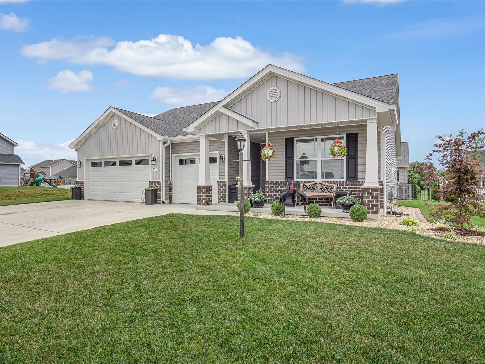 4 Bedroom, 3,191 sq. feet 7054 Savannah Drive Glen Carbon, IL