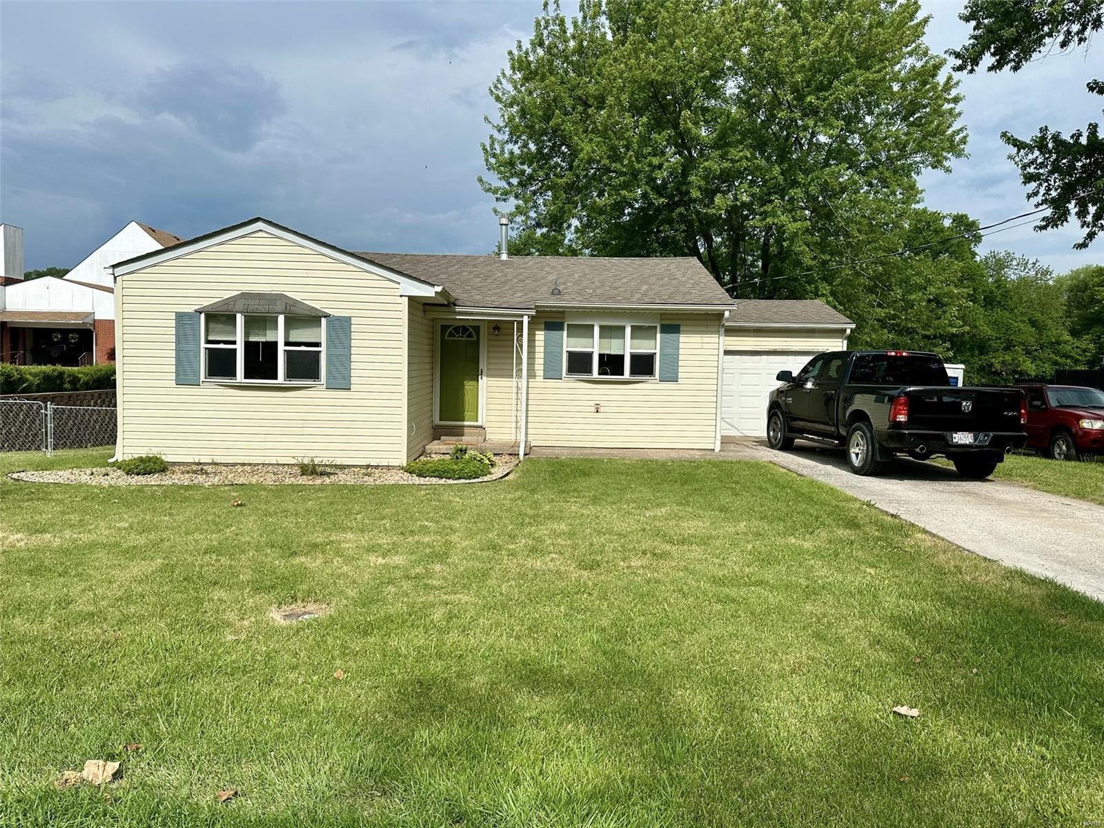 3 Bedroom, 1,298 sq. feet 222 Maple Drive Bethalto, IL