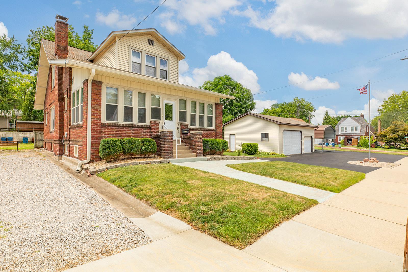 4 Bedroom, 1,900 sq. feet 417 7th Street Alton, IL