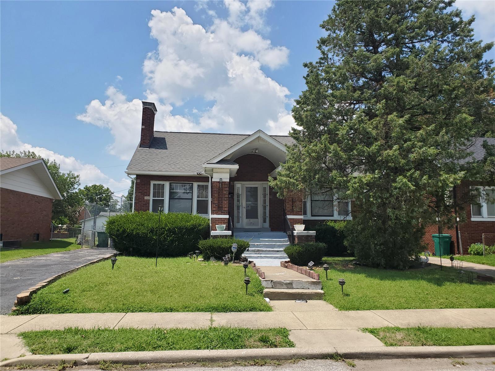 3 Bedroom, 1,200 sq. feet 725 39th Street East St Louis, IL