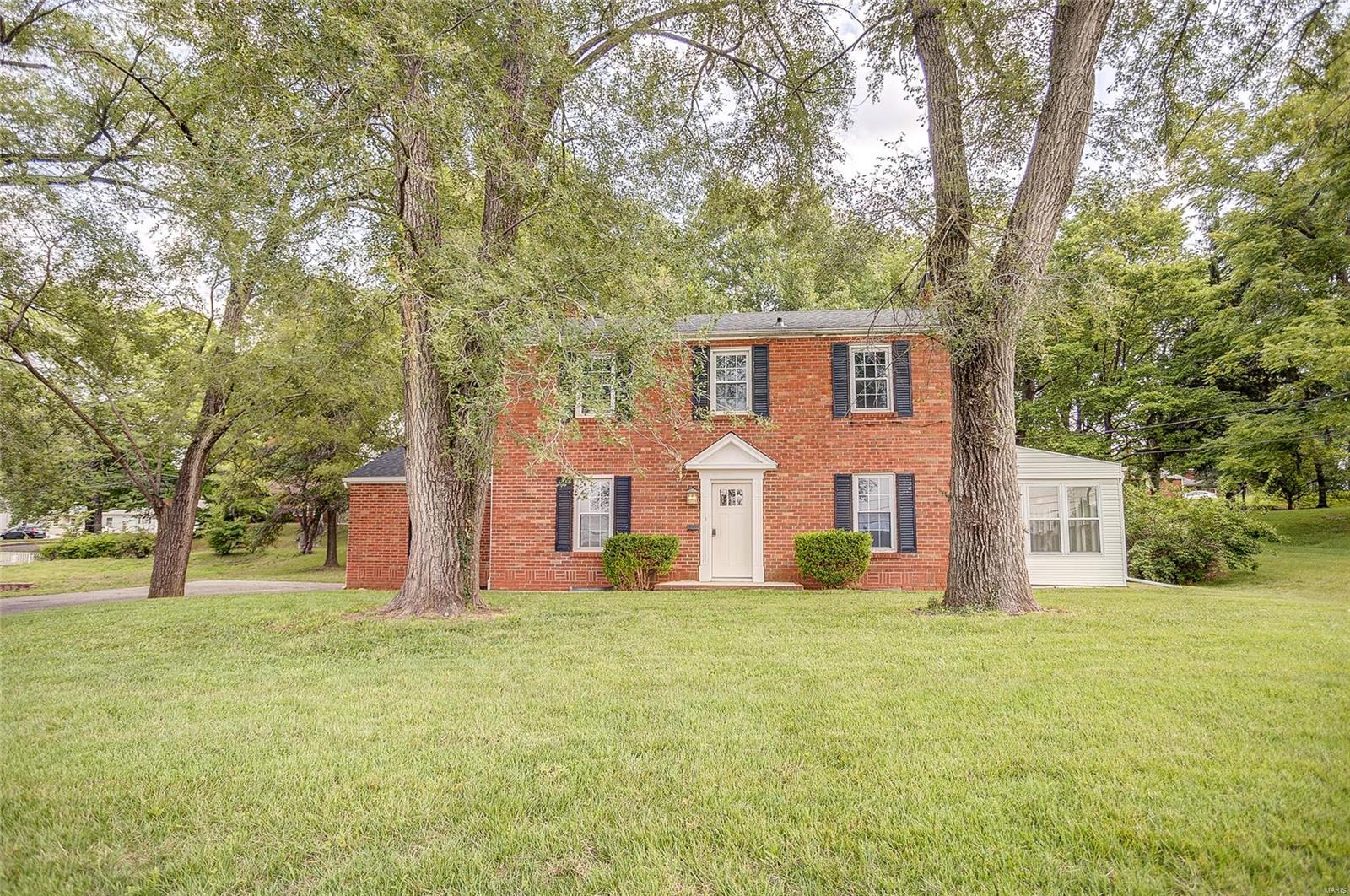 3 Bedroom, 2,029 sq. feet 511 Oak Street East Alton, IL