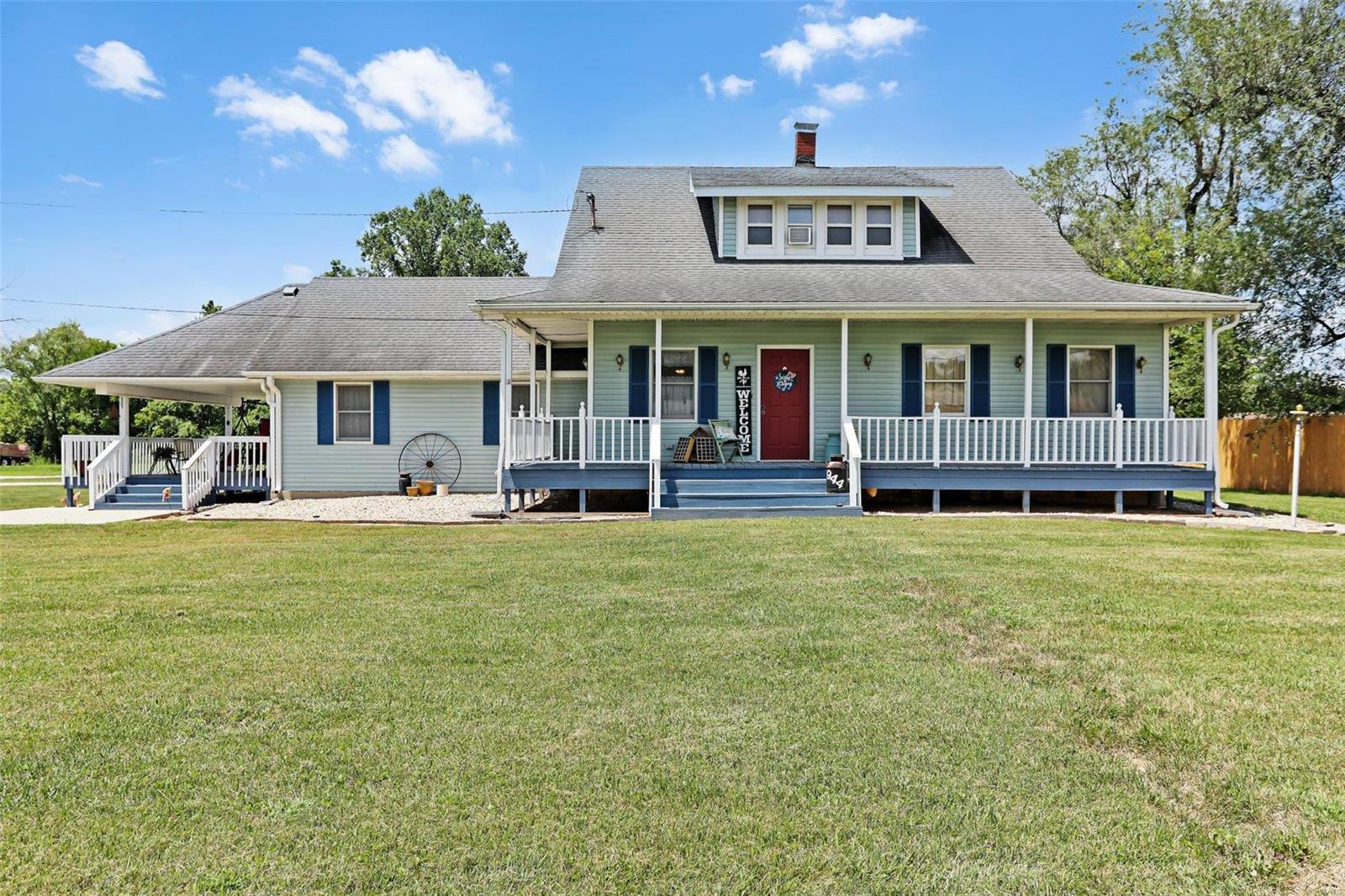 4 Bedroom, 2,613 sq. feet 944 Albers Lane Bethalto, IL