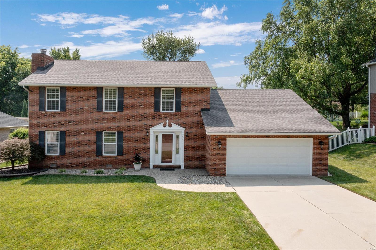 3 Bedroom, 2,782 sq. feet 621 Springwood Drive Belleville, IL