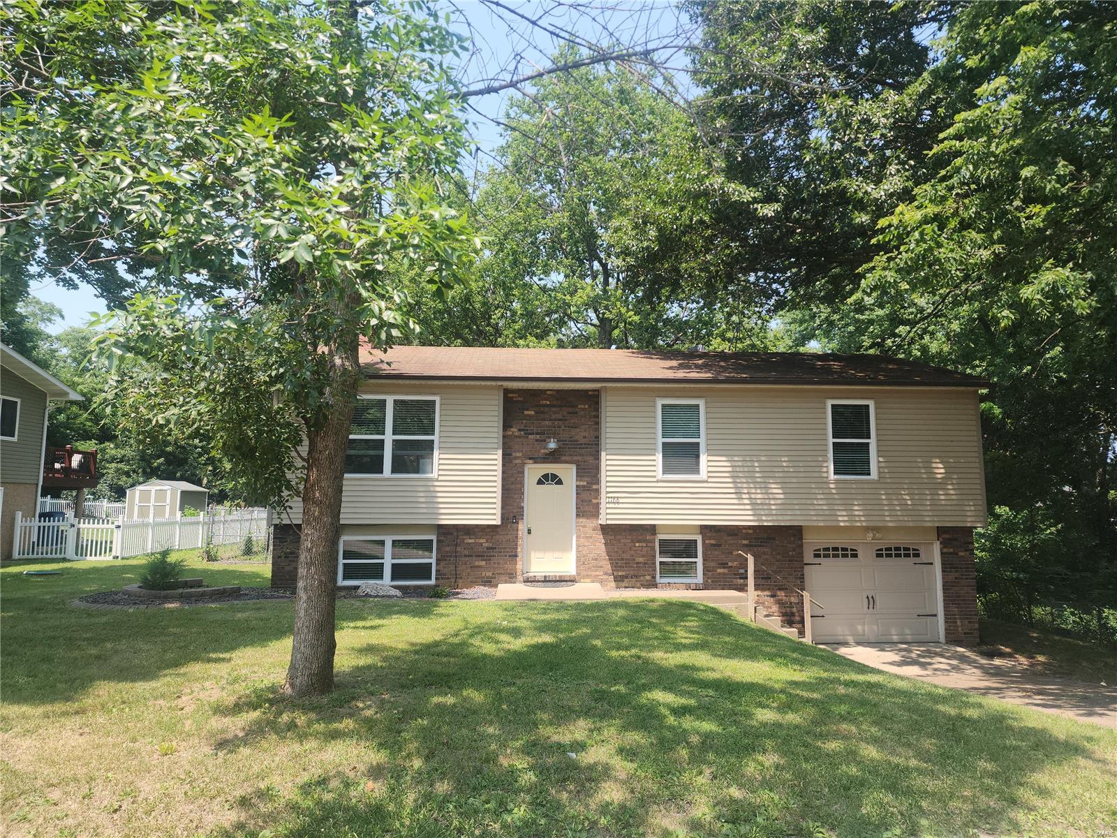 3 Bedroom, 2,043 sq. feet 1166 San Juan Drive Edwardsville, IL