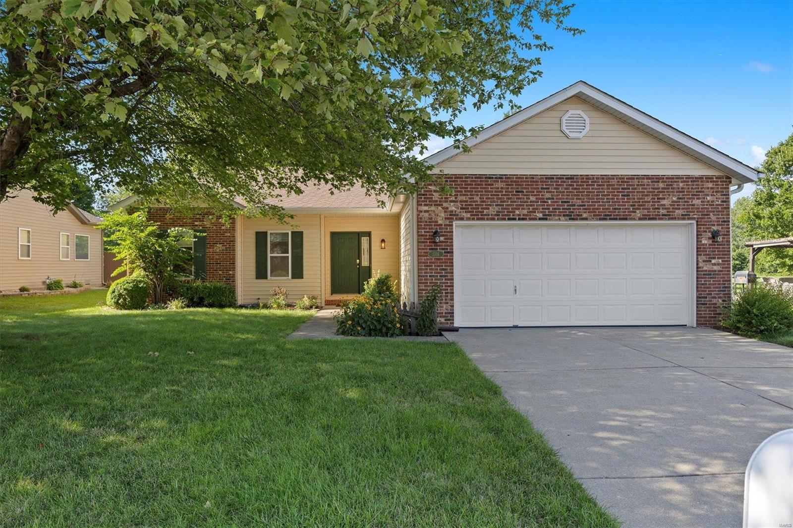 3 Bedroom, 1,246 sq. feet 1316 Crown Lane O'Fallon, IL