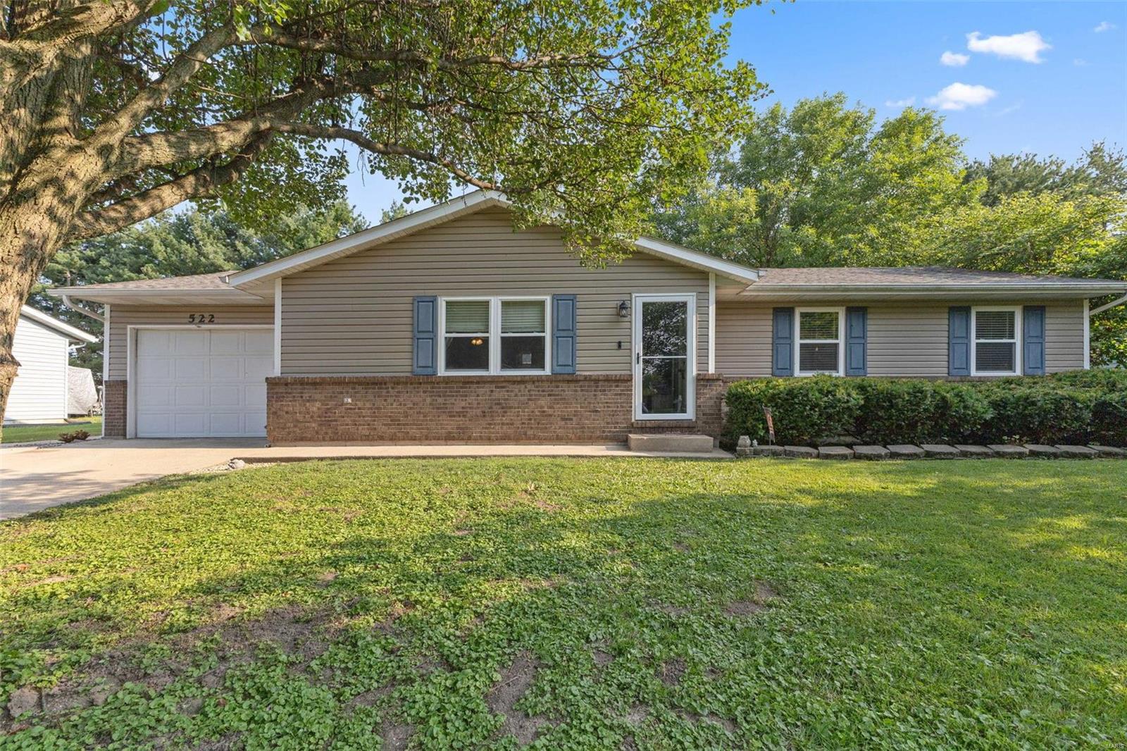 4 Bedroom, 1,314 sq. feet 522 Buckeye Drive Troy, IL